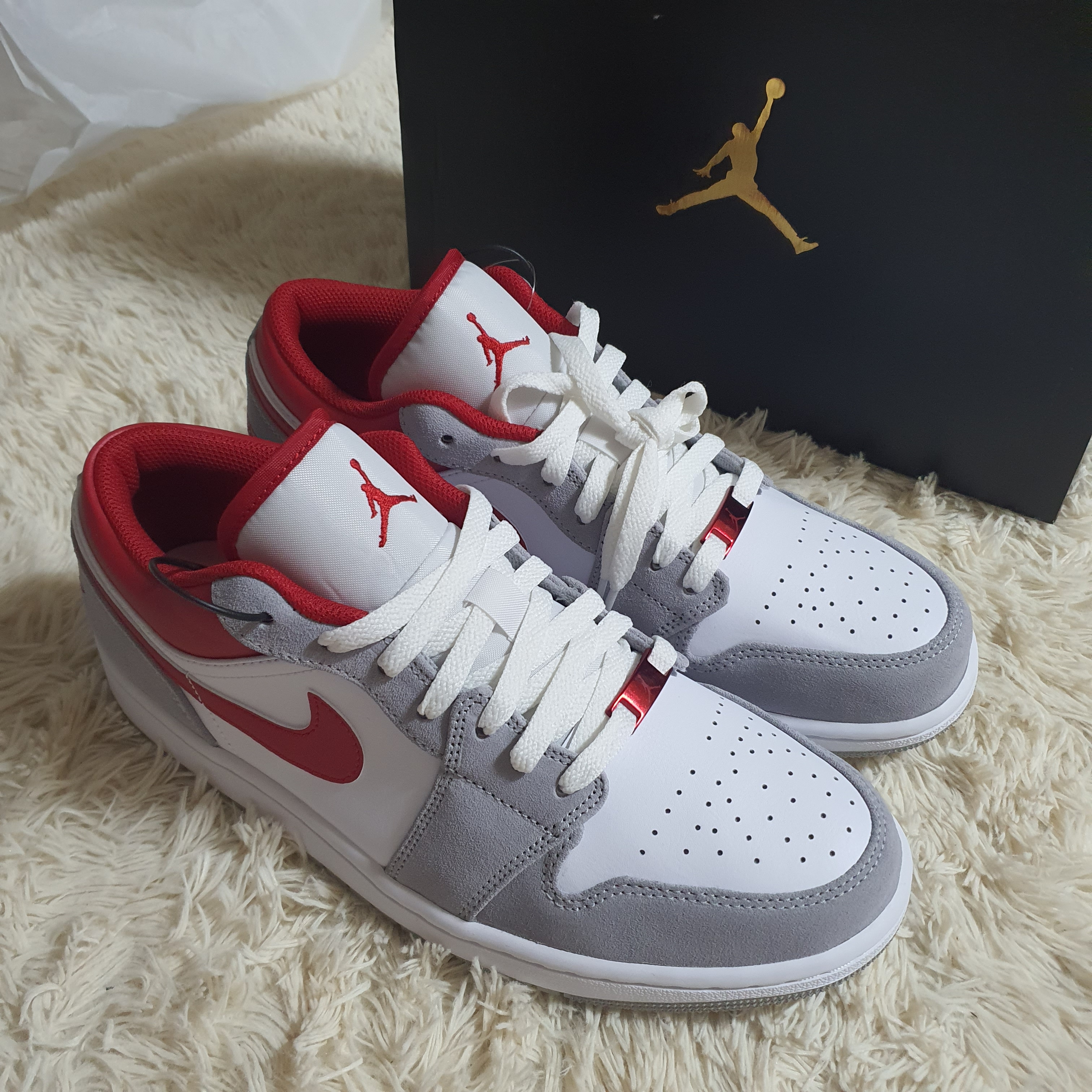 Jordan 1 Low SE Light Smoke Grey Gym Red 착용 스타일