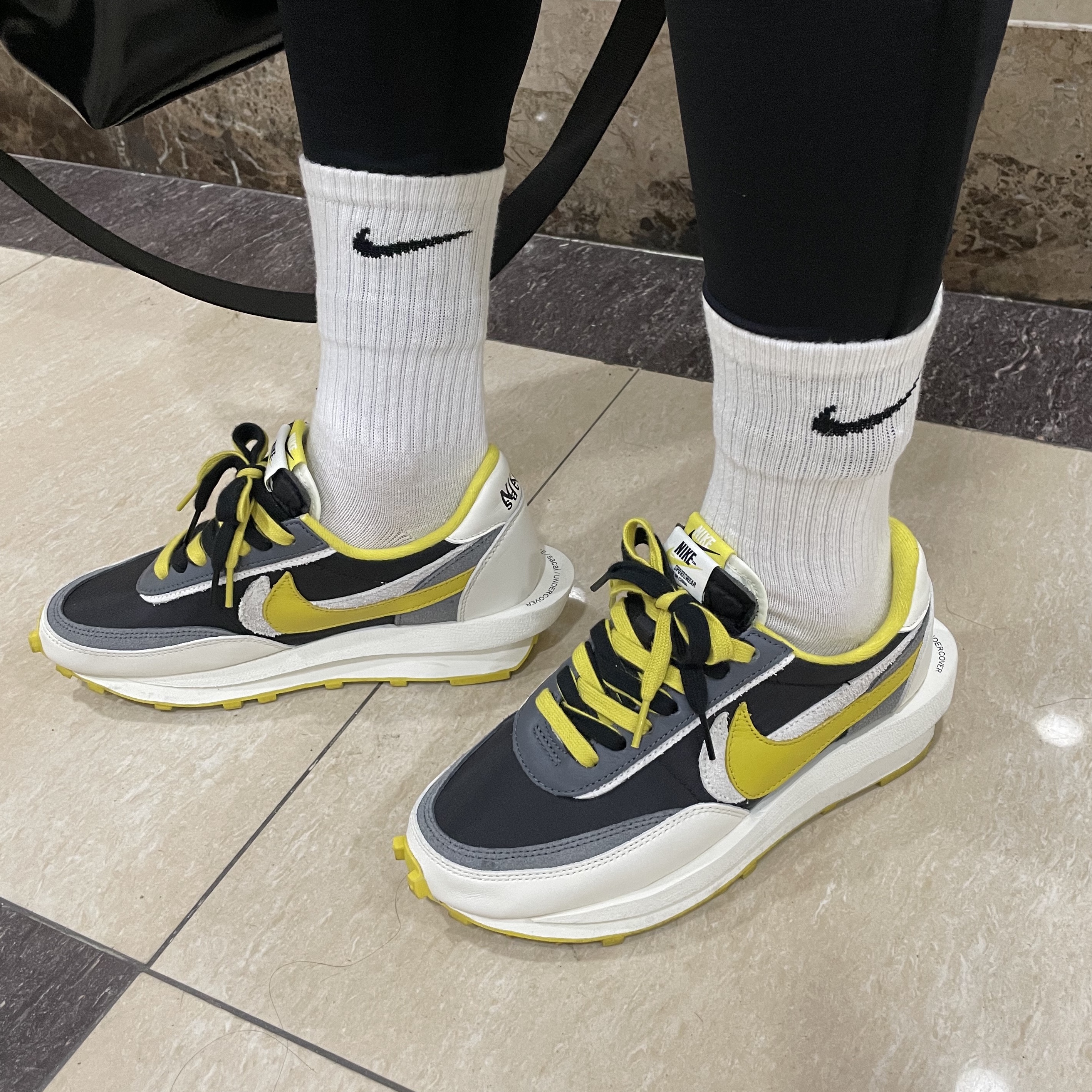 Nike x Sacai x Undercover LDWaffle Black Bright Citron 착용 스타일 - 2
