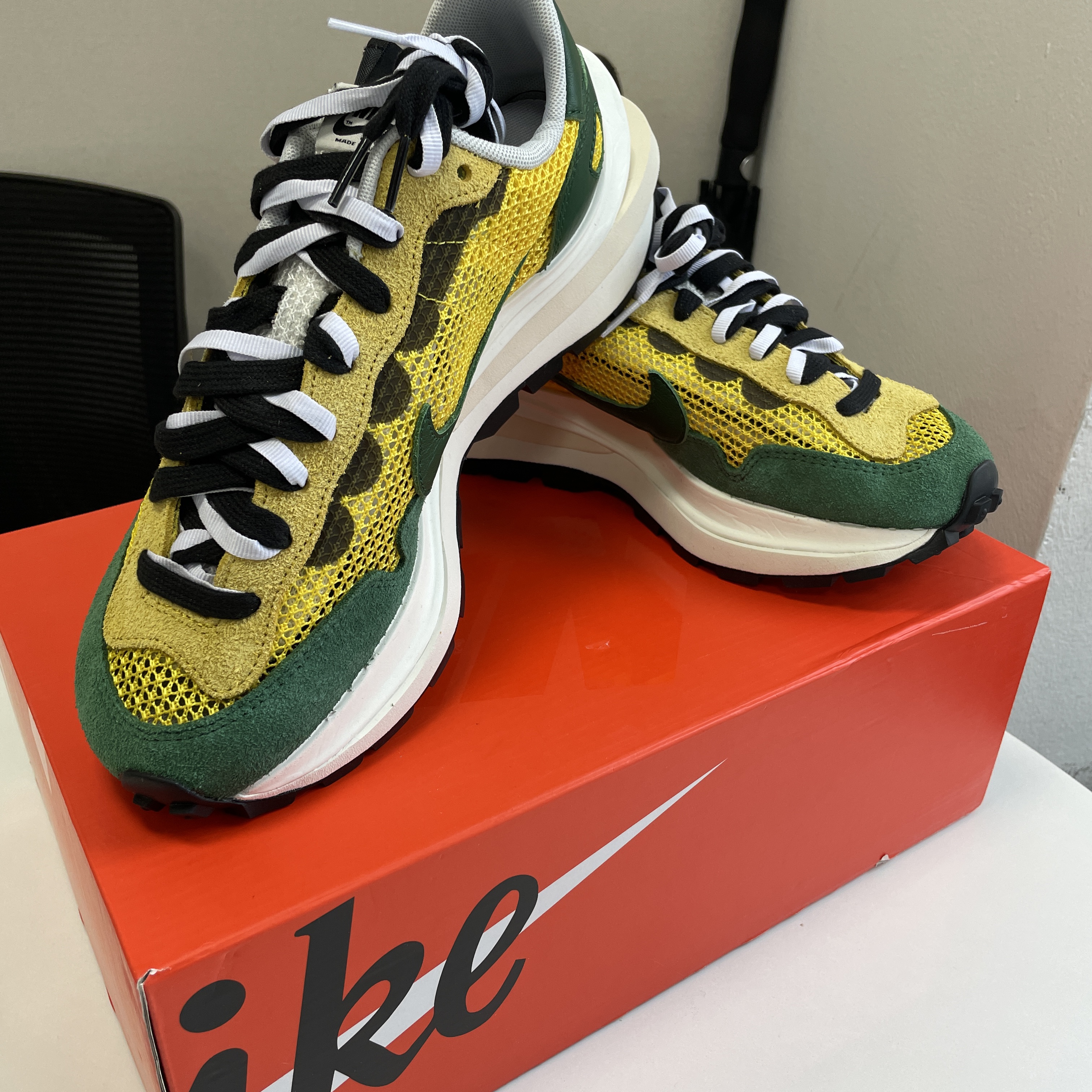 Nike x Sacai VaporWaffle Tour Yellow & Gorge Green Sail 착용 스타일