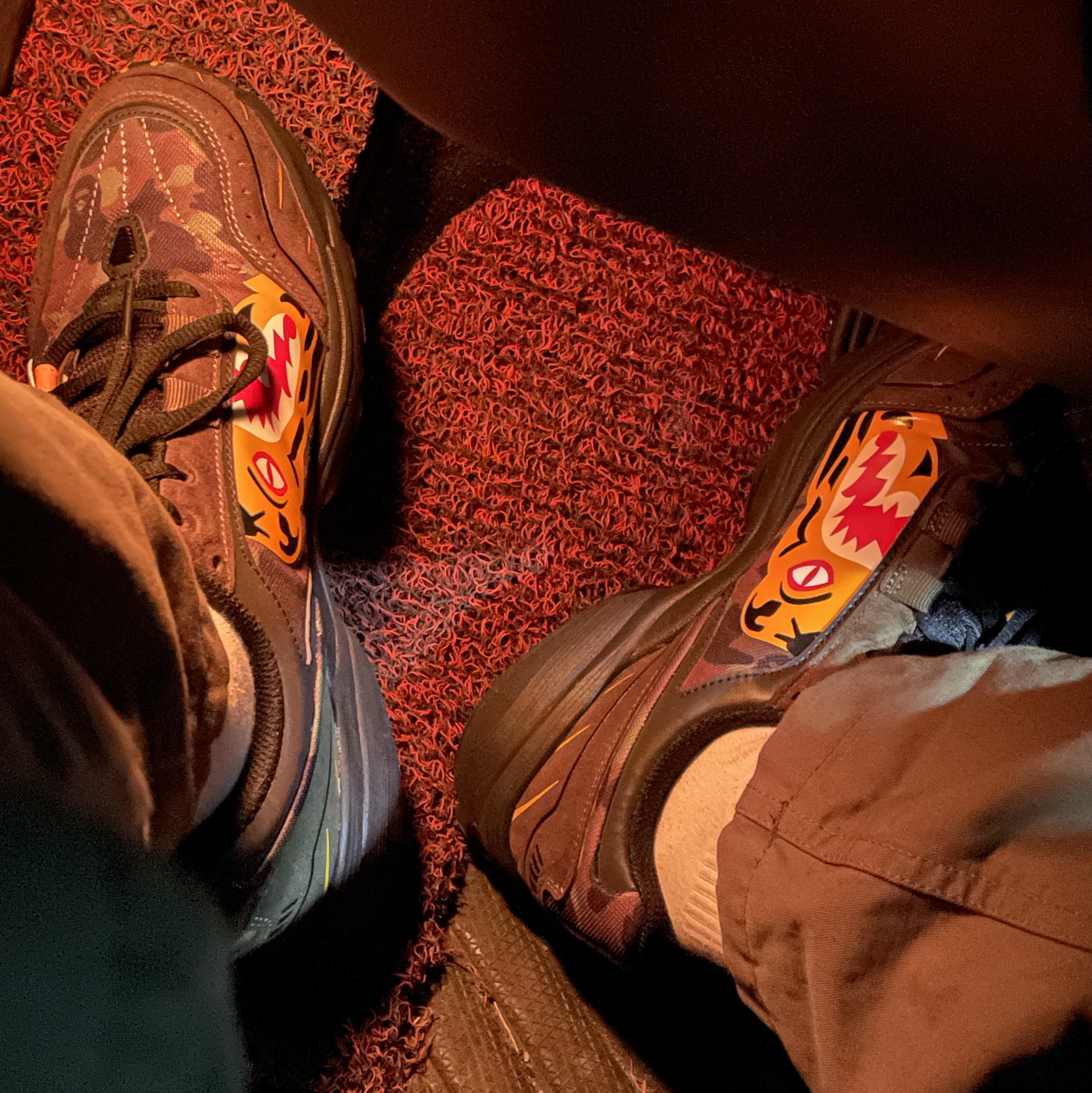Asics x BAPE Gel-1090 Tiger Camo 착용 스타일