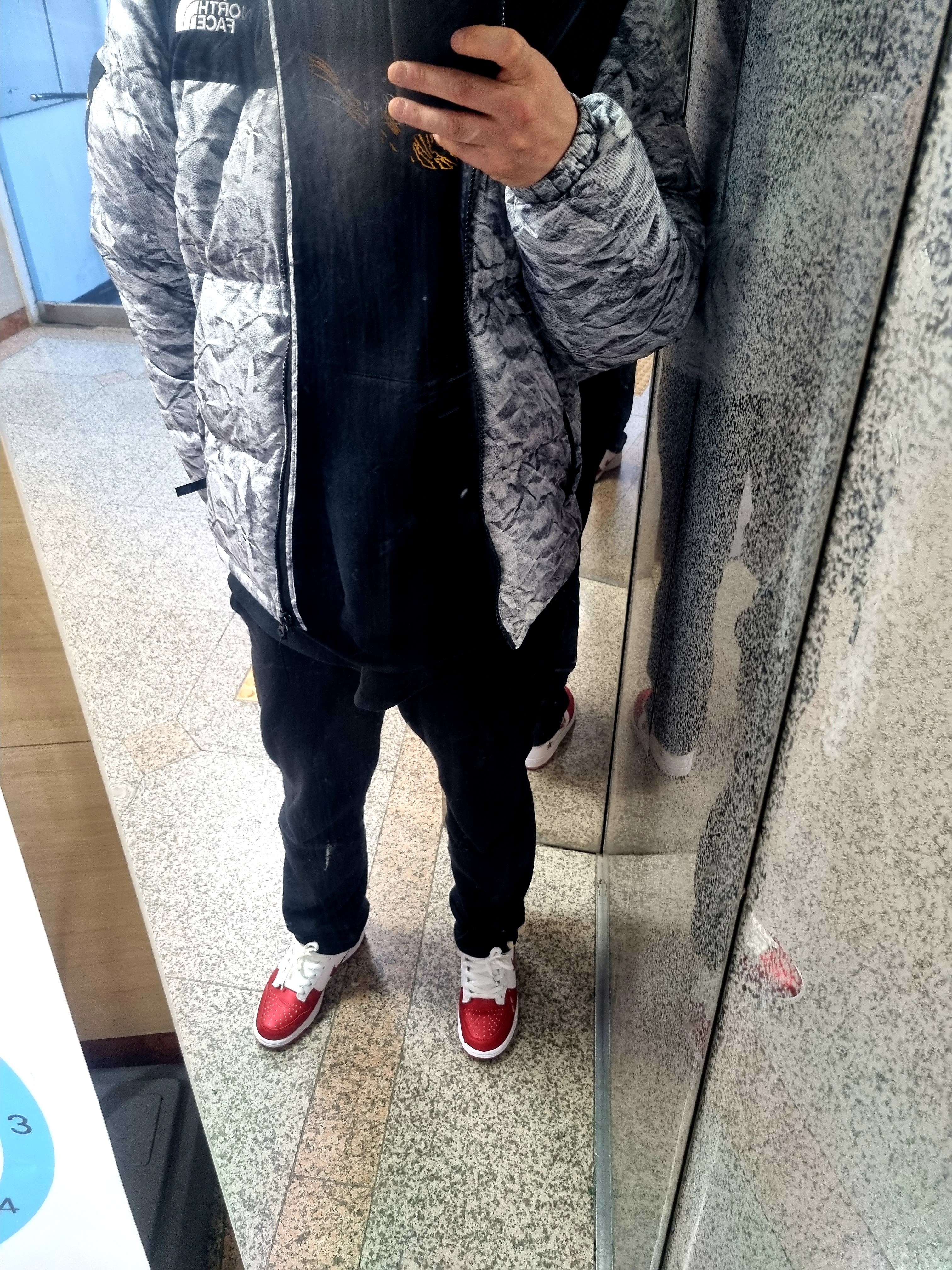 The North Face White Label Novelty Nuptse Down Jacket White, Nike x Supreme SB Dunk Low Jewel Swoosh Red 착용 스타일