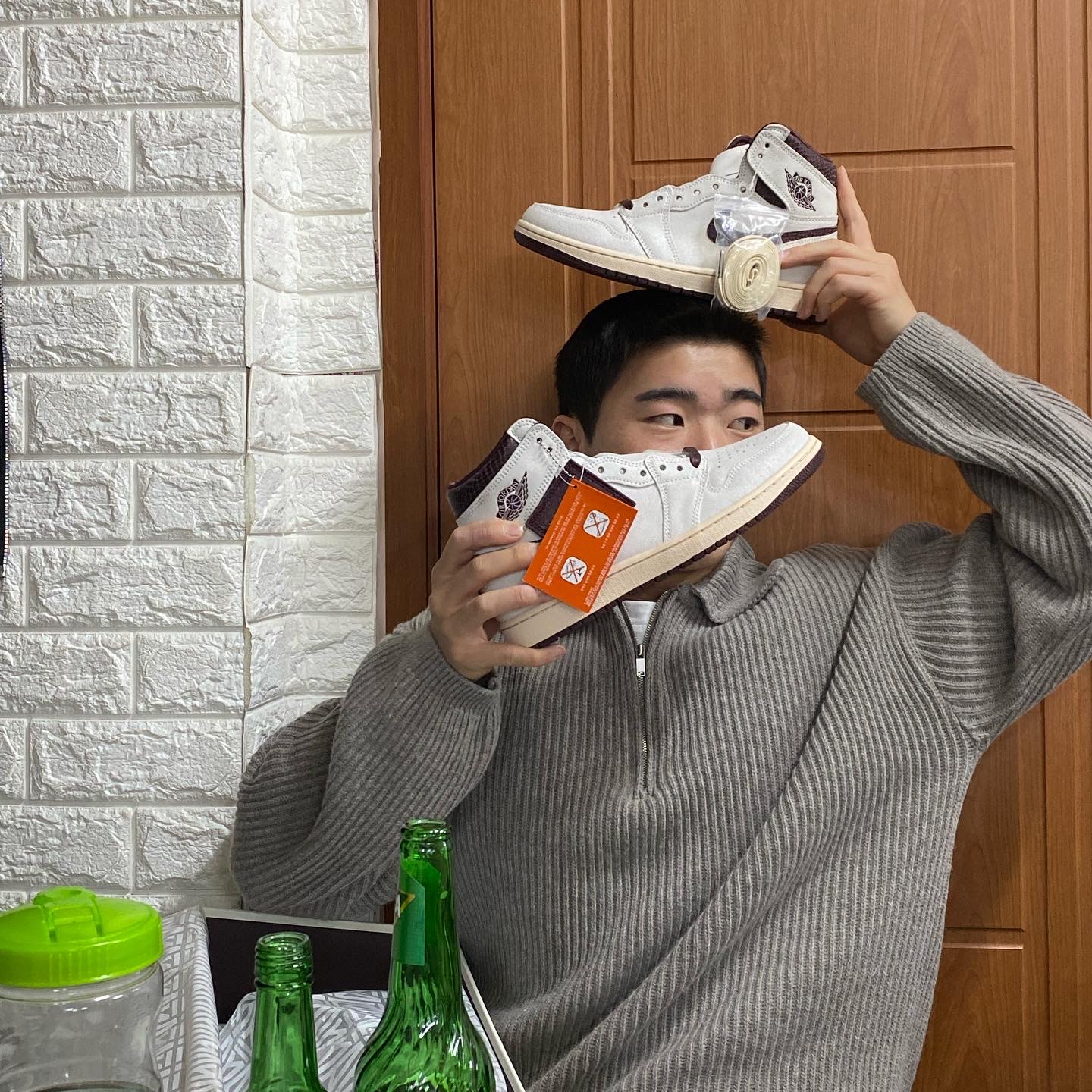 Jordan 1 x A Ma Maniere Retro High OG SP Sail and Burgundy 착용 스타일