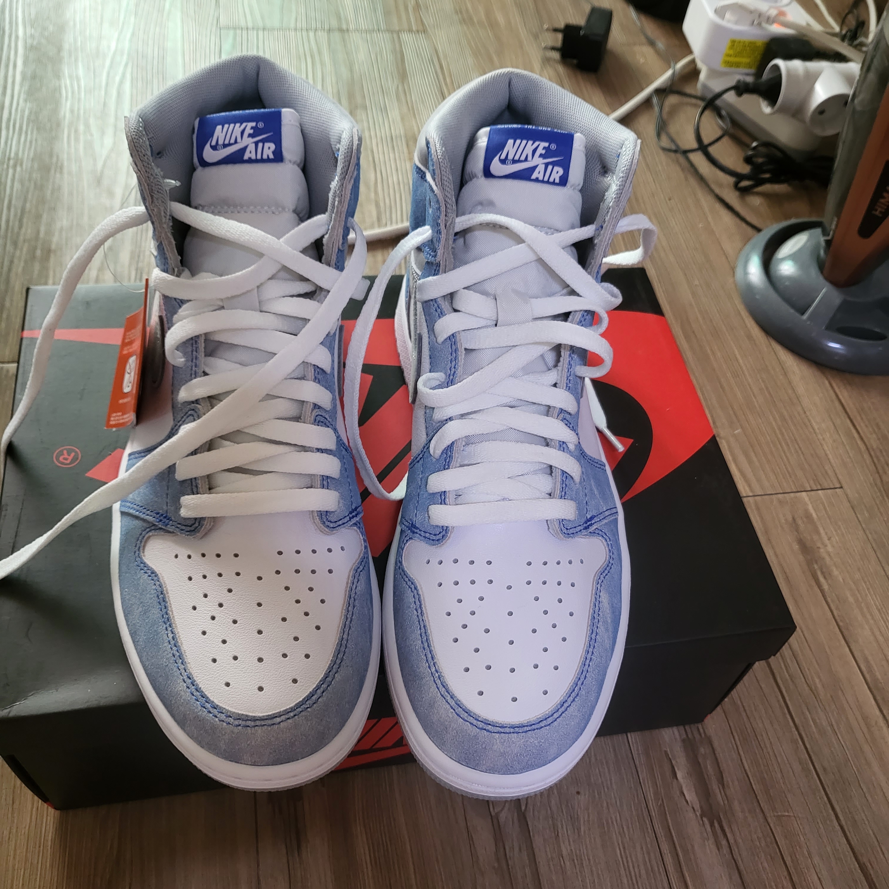 Jordan 1 Retro High OG Hyper Royal 착용 스타일