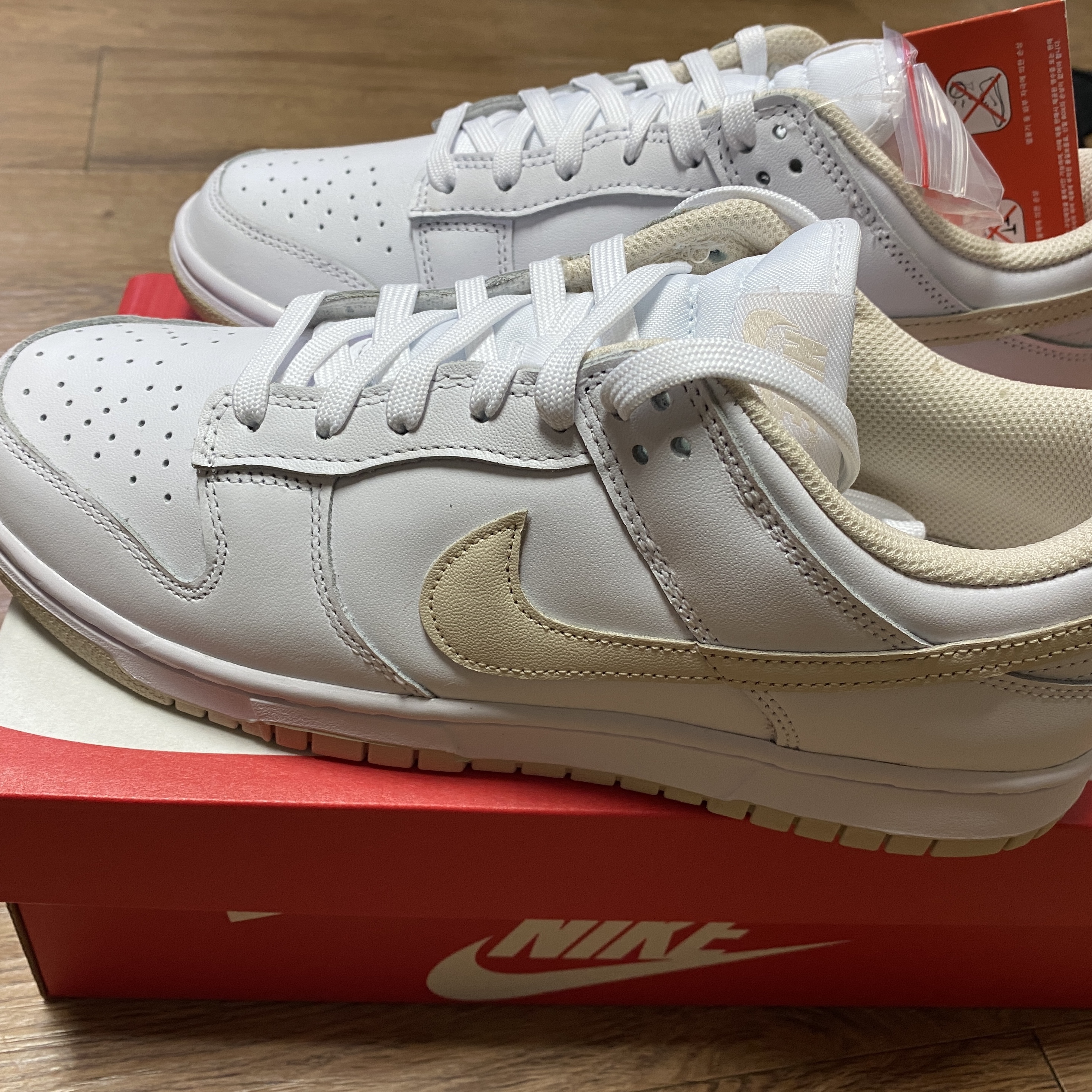(W) Nike Dunk Low Pearl White 착용 스타일