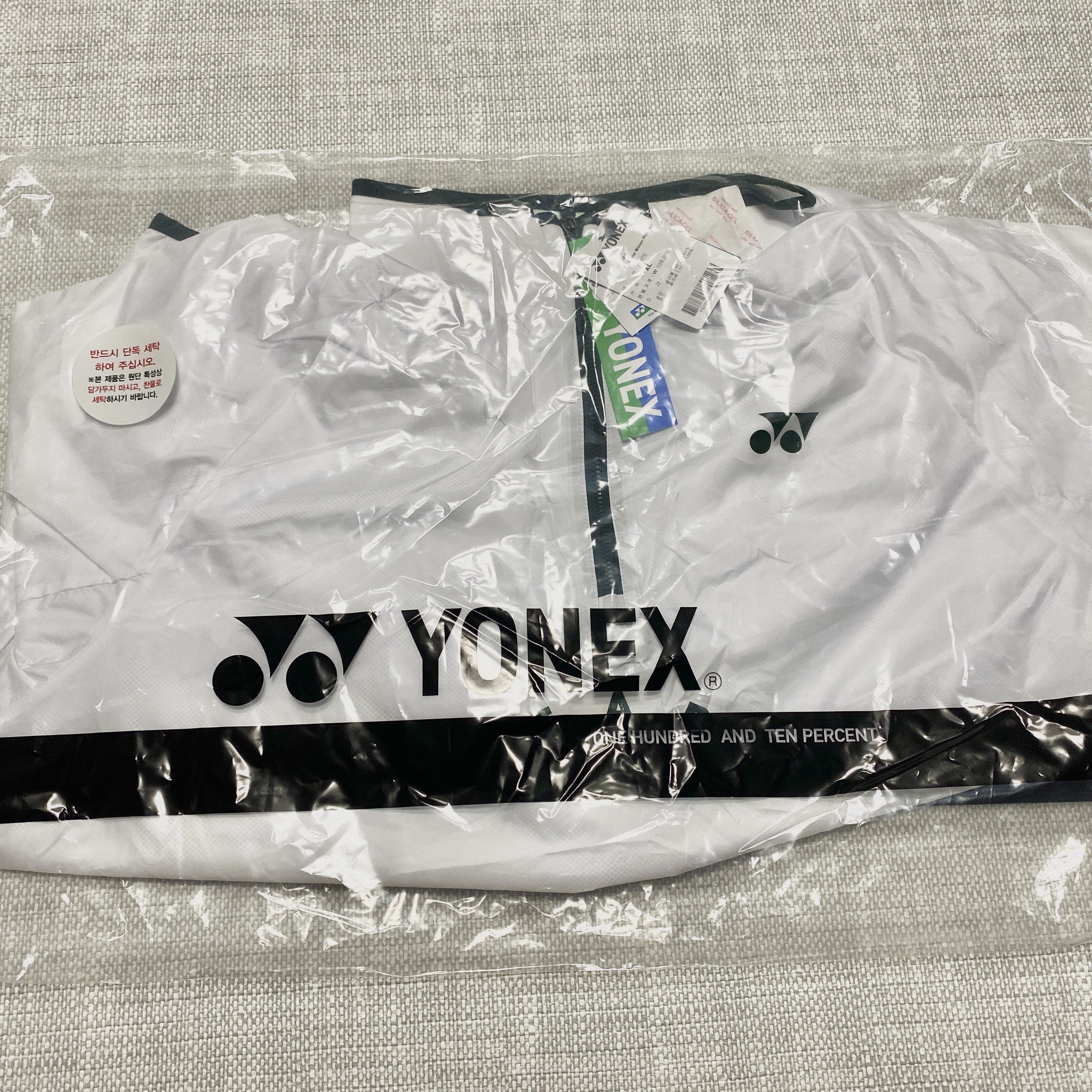 IAB Studio x Yonex Woven Pullover White 착용 스타일 - 2