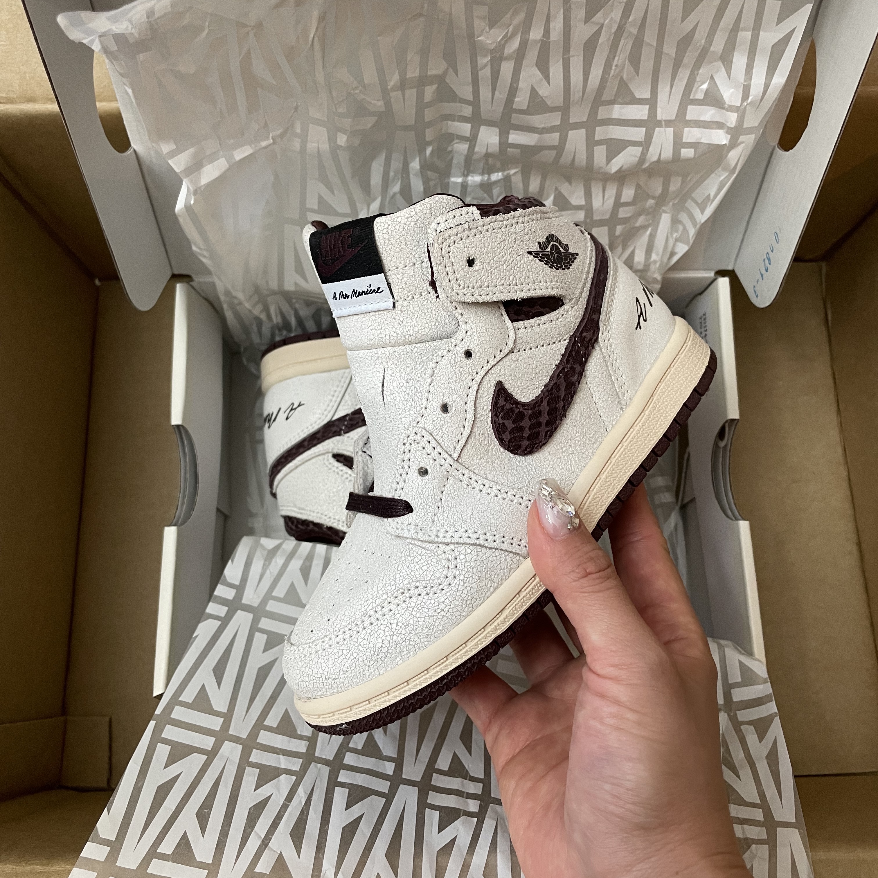 (TD) Jordan 1 x A Ma Maniere Retro High OG SP Burgundy and Sail 착용 스타일