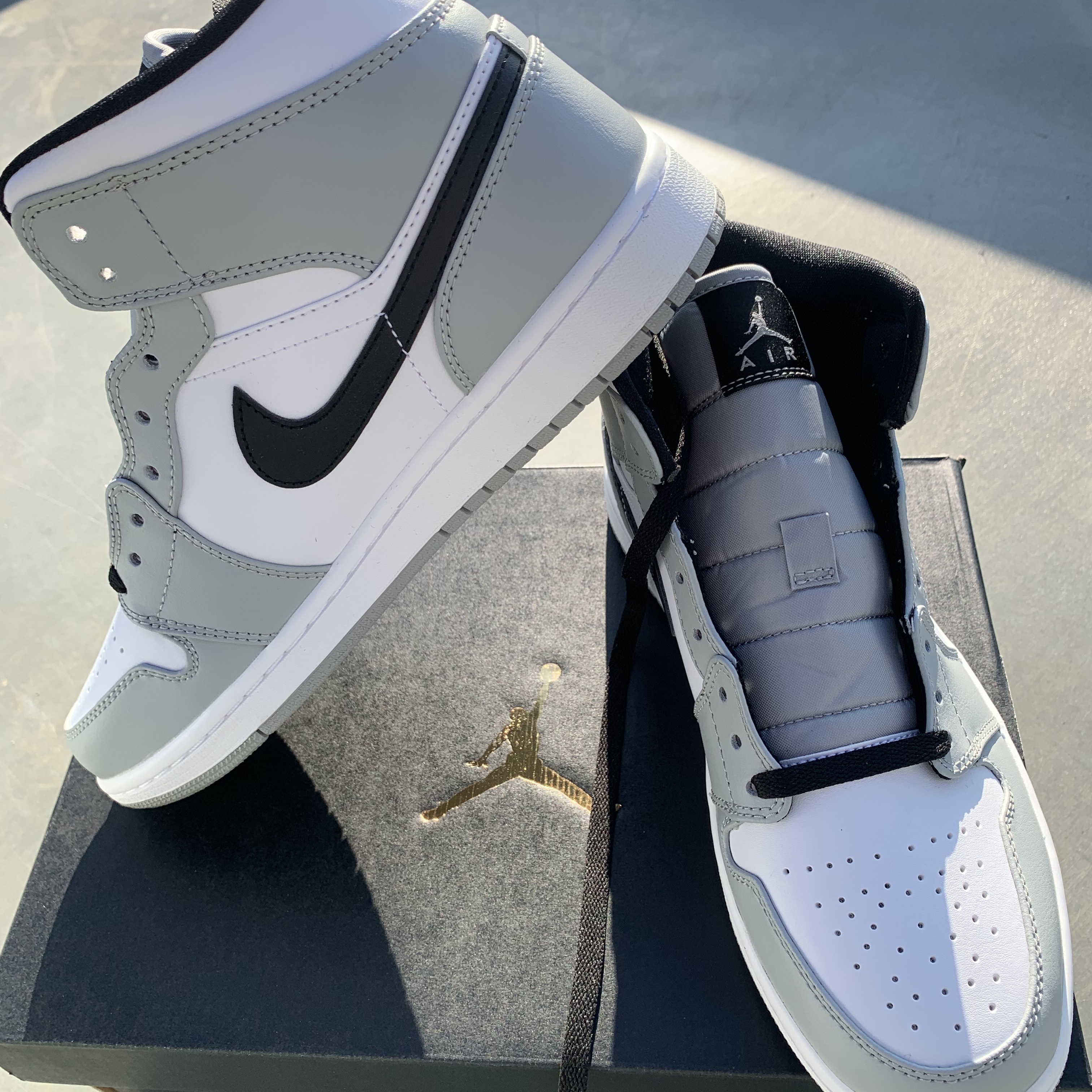 Jordan 1 Mid Light Smoke Grey 착용 스타일 - 1