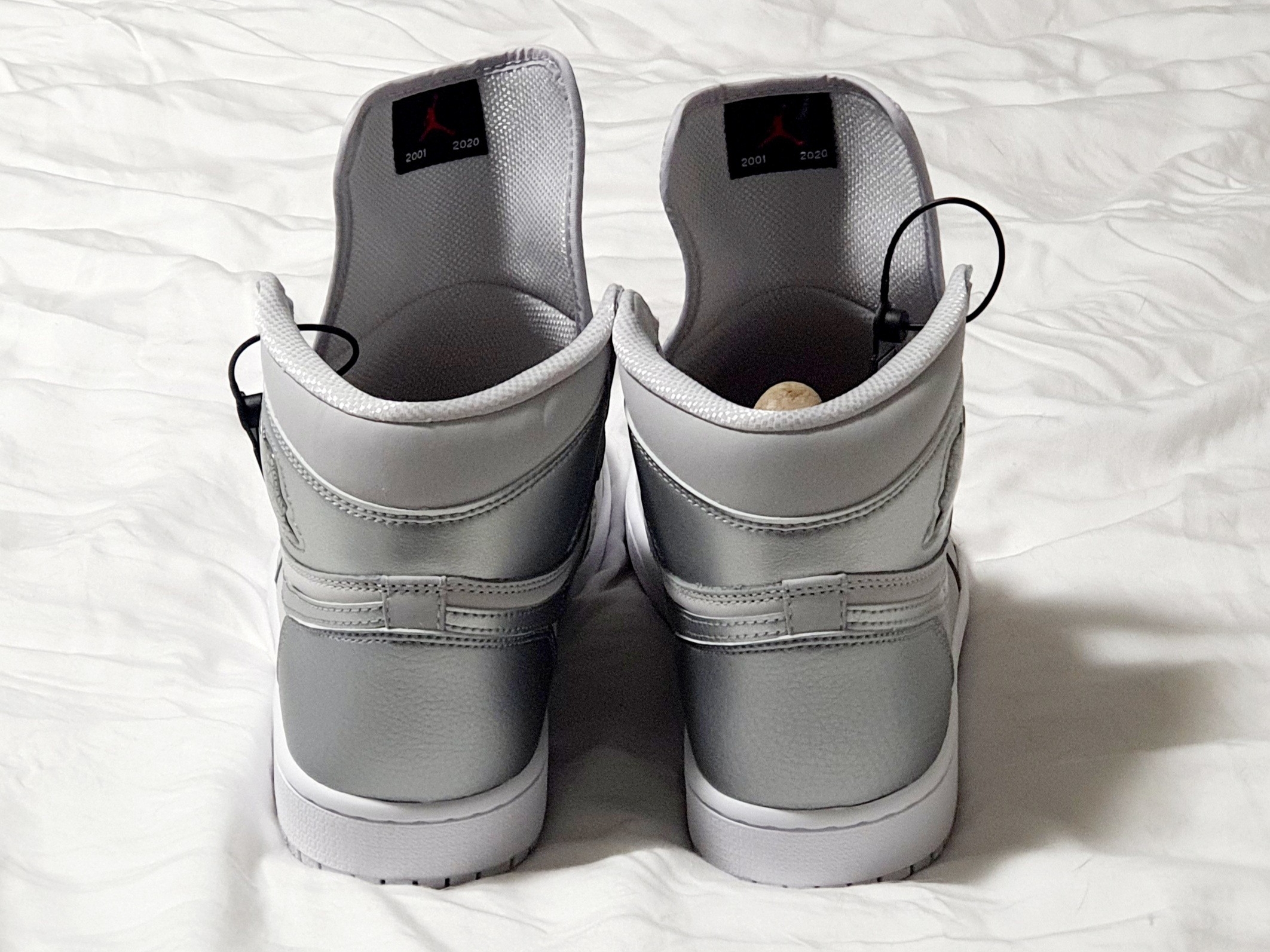 Jordan 1 Retro High OG CO.JP Neutral Grey 착용 스타일 - 5