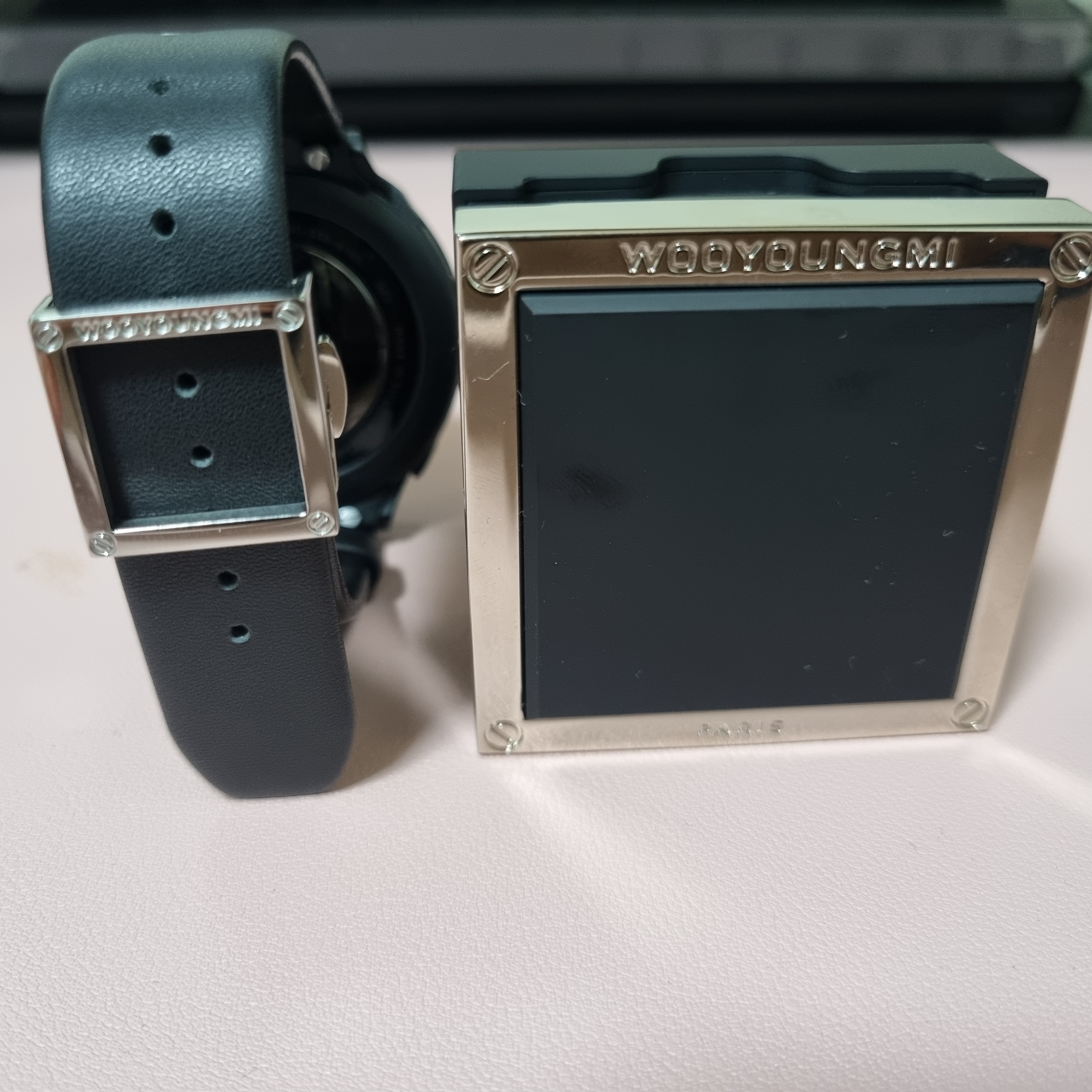 Samsung Galaxy Watch4 44mm Wooyoungmi Edition (Korean Ver.), Samsung Galaxy Buds2 Wooyoungmi Edition (Korean Ver.) 착용 스타일 - 2