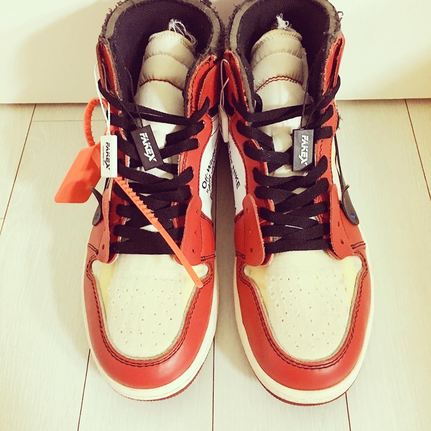 Jordan 1 x Off-White Retro High Chicago The Ten 착용 스타일 - 4