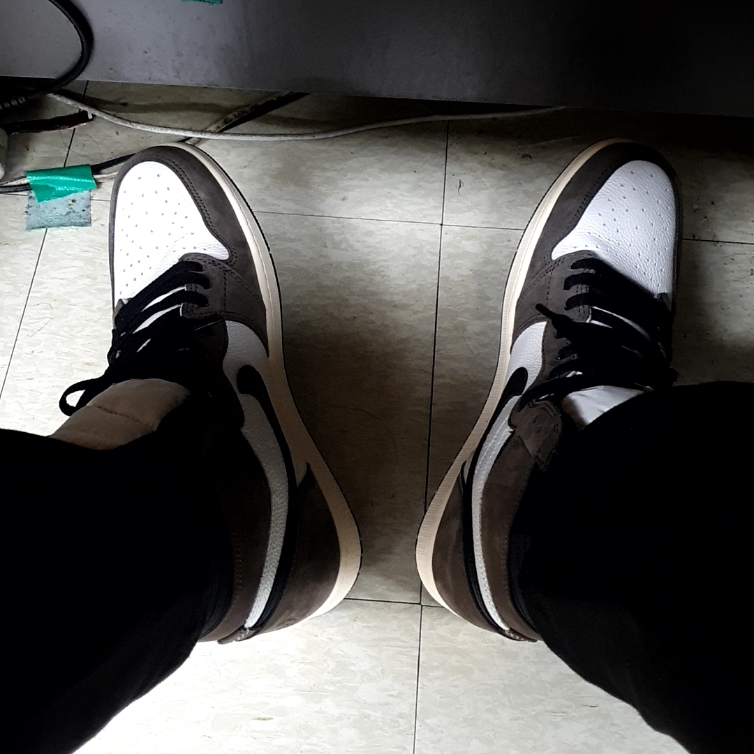 Jordan 1 x Travis Scott Retro High OG SP Mocha 착용 스타일