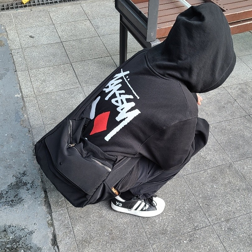 Stussy Full Deck 2 Hoodie Black, Y-3 Yohji Star Black White 착용 스타일 - 1