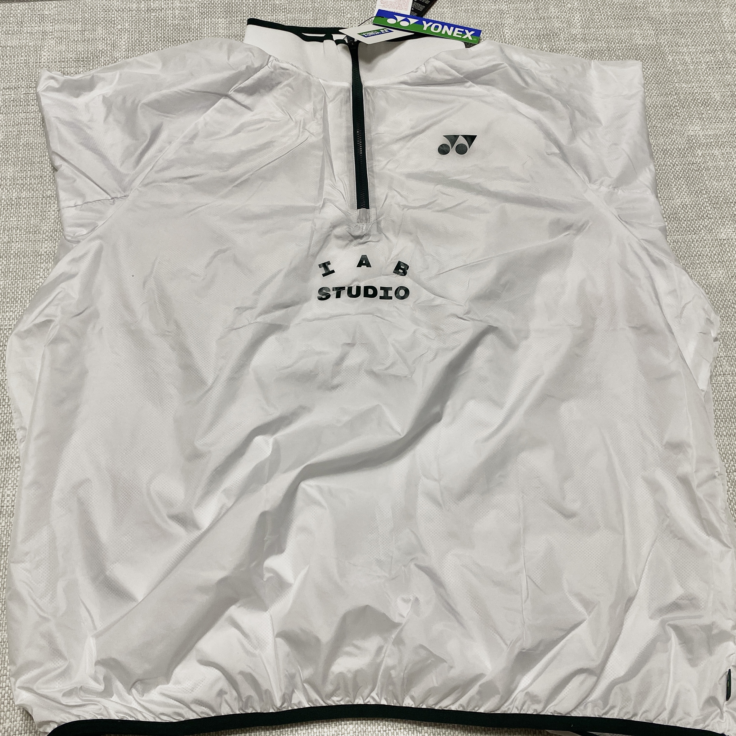 IAB Studio x Yonex Woven Pullover White 착용 스타일 - 3