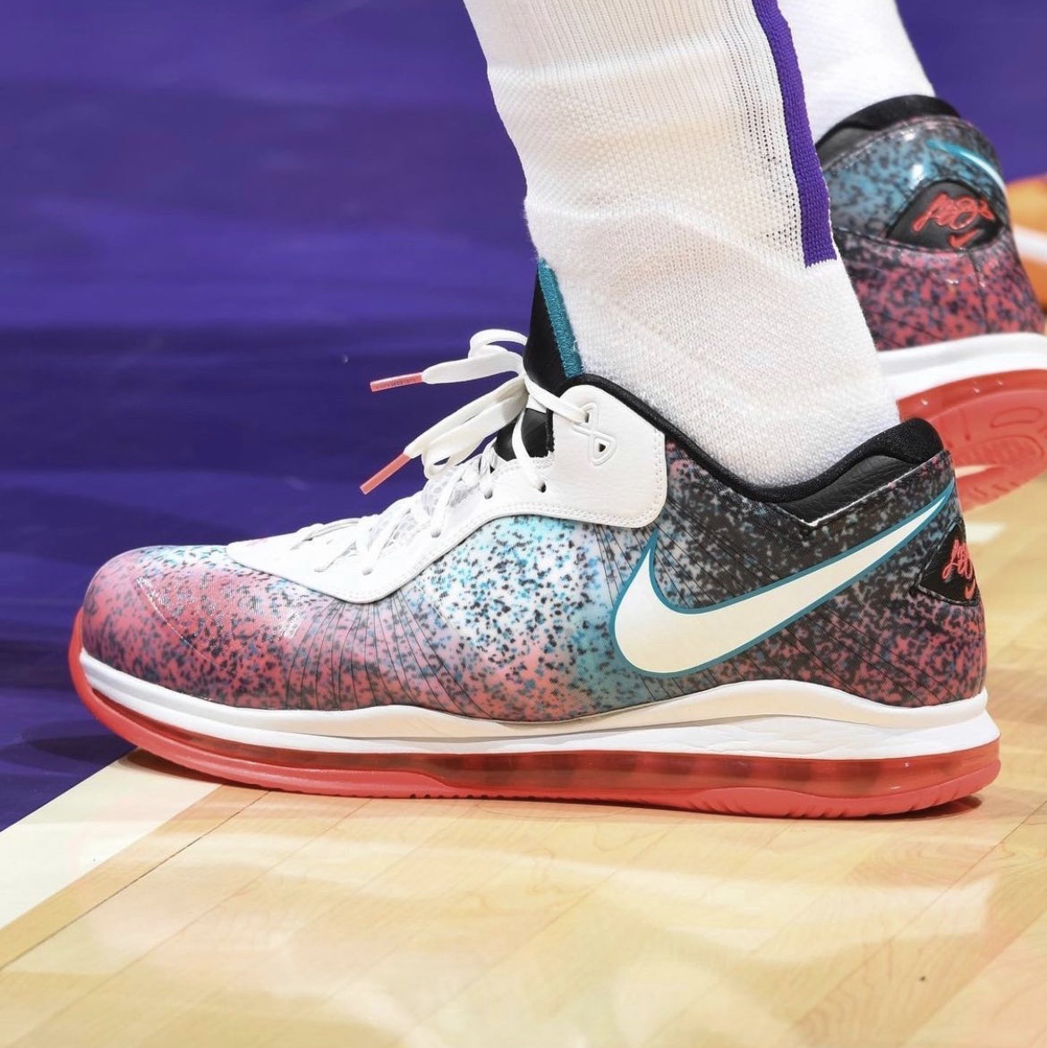 Nike LeBron 8 V/2 Low Miami Nights 2021 착용 스타일 - 3