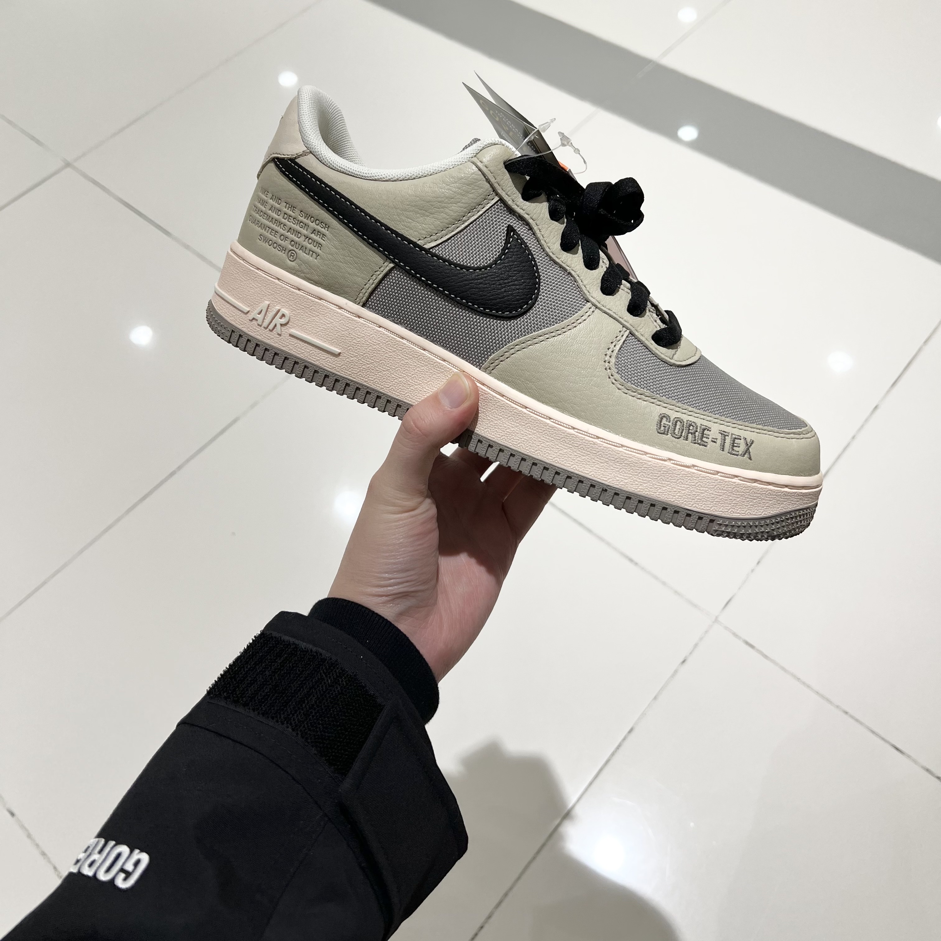 Nike Air Force 1 Low Gore-Tex Olive 착용 스타일
