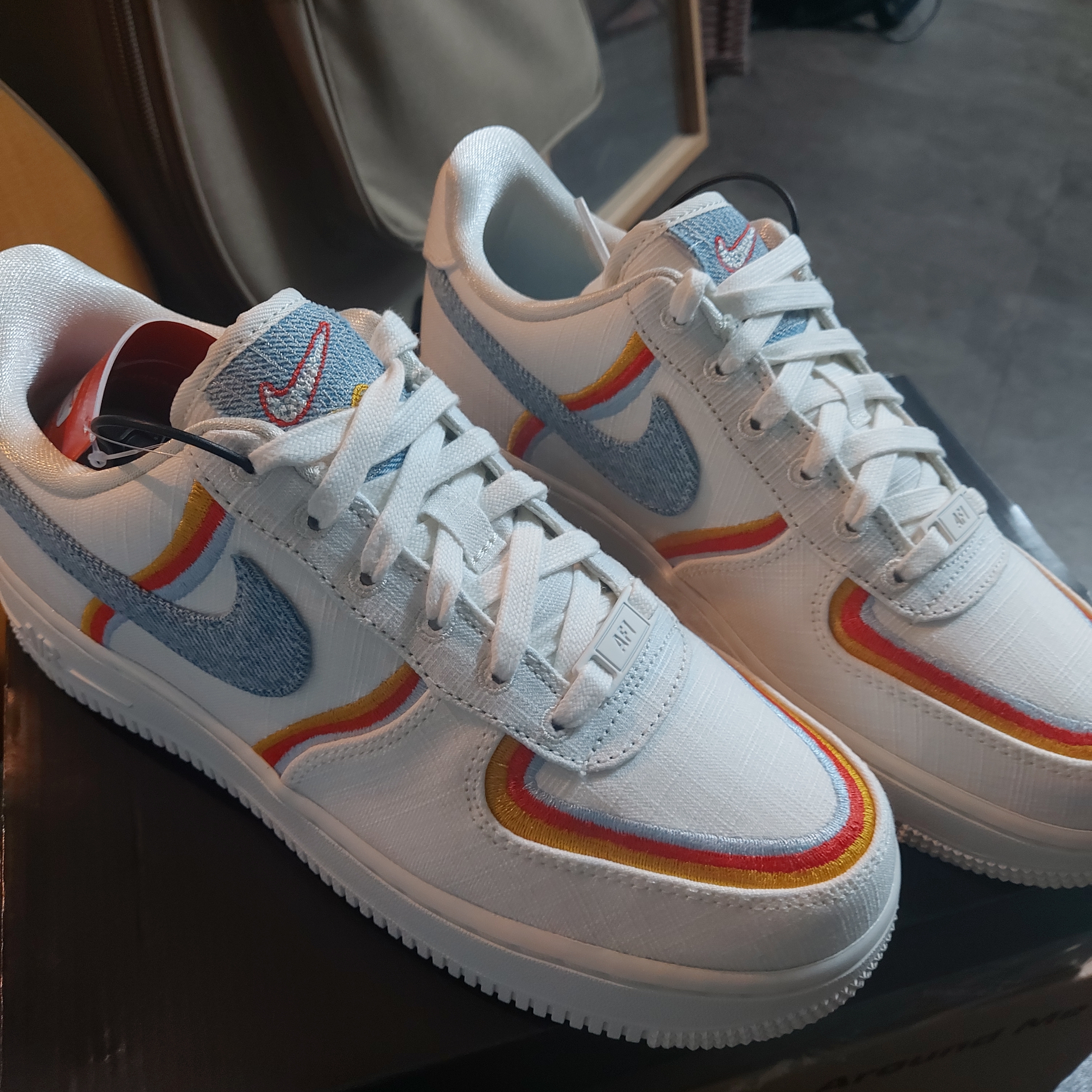 (W) Nike Air Force 1 '07 LV8 Sail Light Armory Blue 착용 스타일 - 1