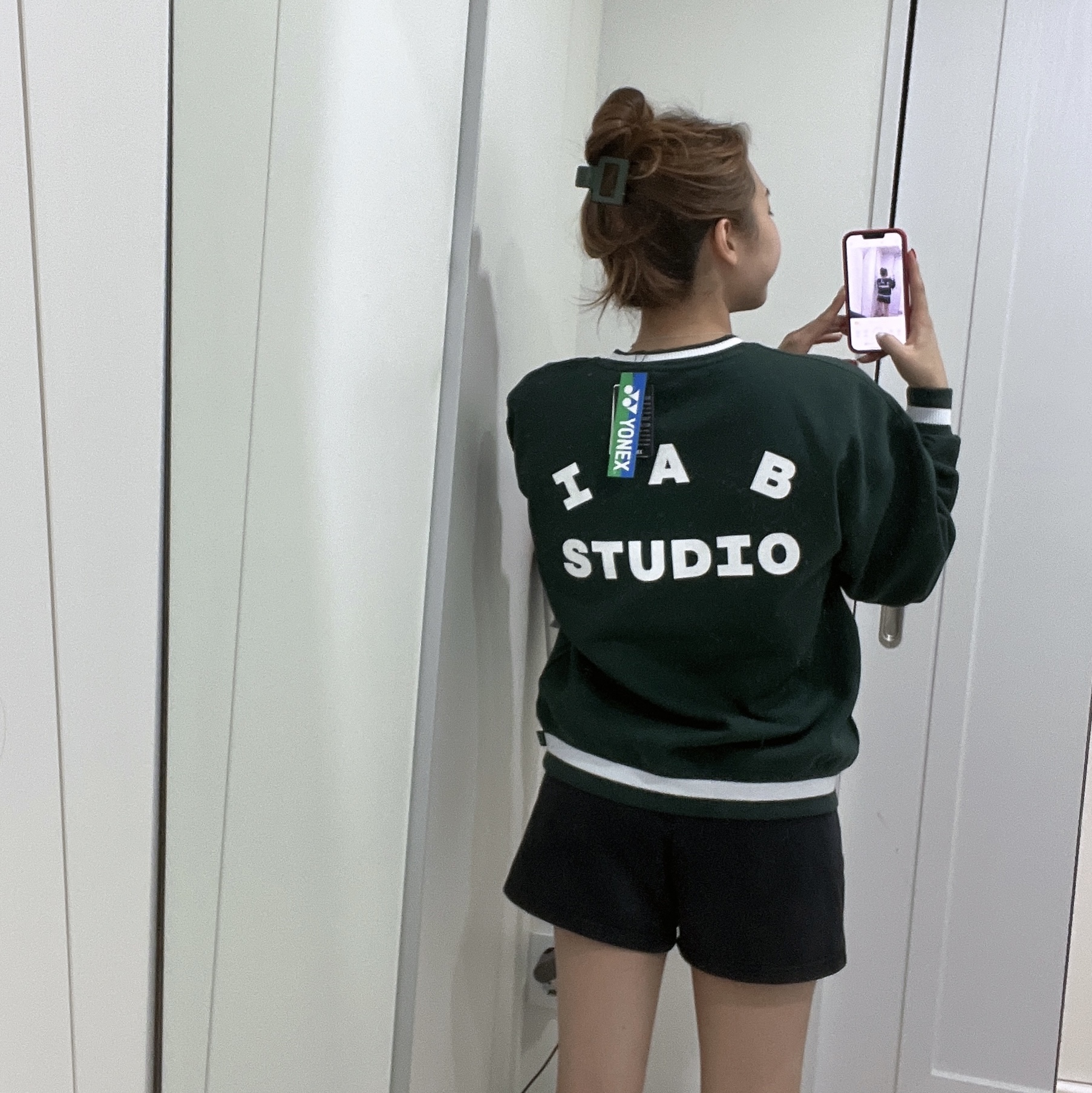 IAB Studio x Yonex Sweatshirt Green 착용 스타일 - 2