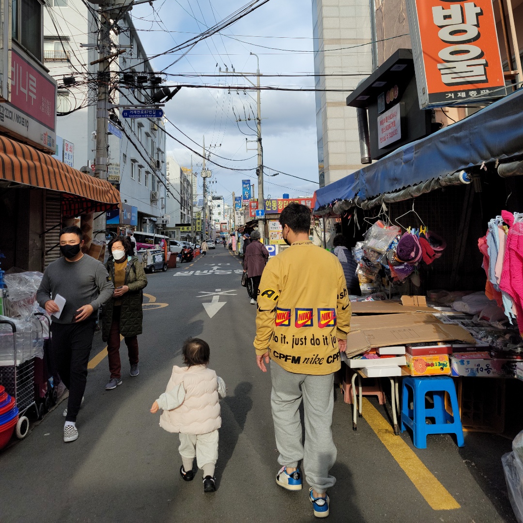 Nike x Cactus Plant Flea Market L/S T-Shirt Mustard Yellow, (W) Nike NRG Solo Swoosh Fleece Pants Dark Grey Heather - US/EU 착용 스타일 - 3