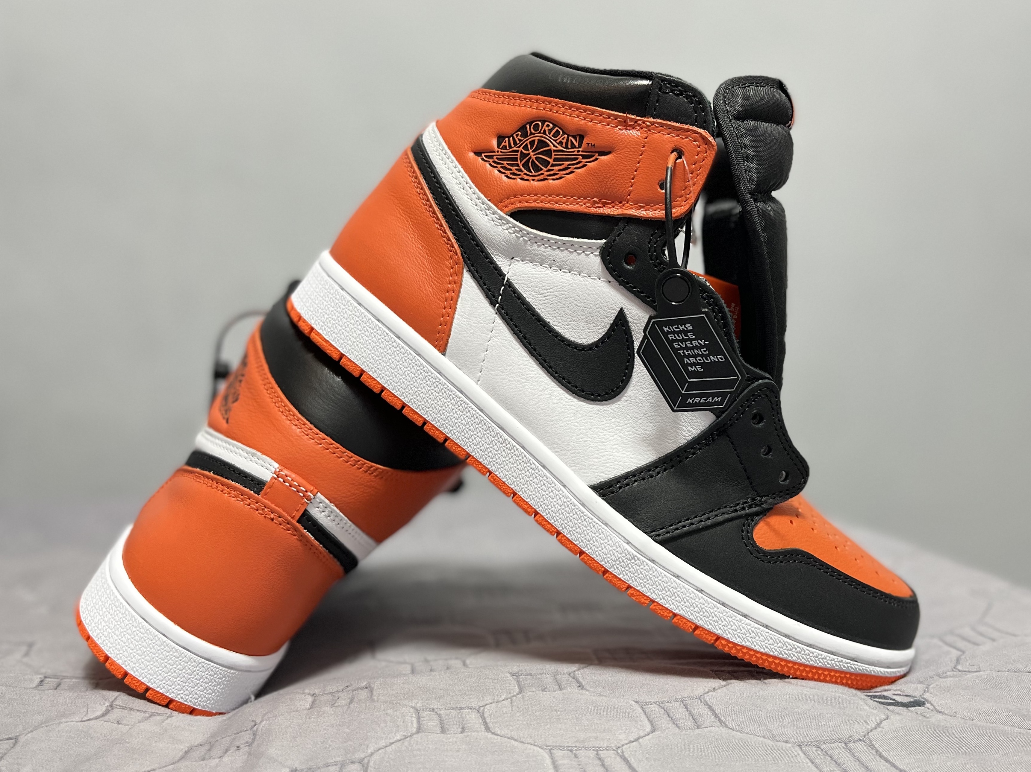 Jordan 1 Retro High OG Electro Orange, (GS) Jordan 1 Retro High OG Electro Orange 착용 스타일 - 3