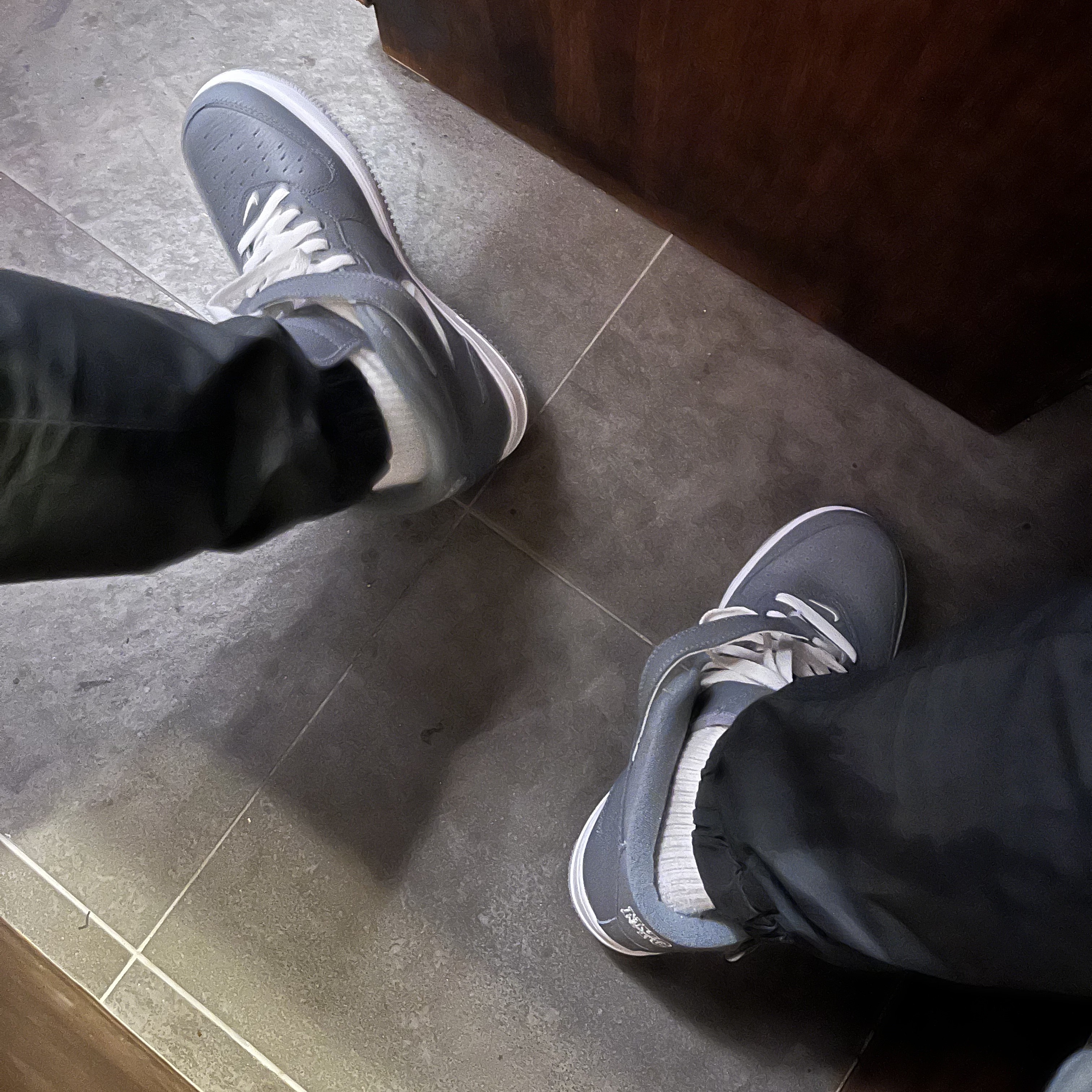 Nike Air Force 1 Mid QS NYC Cool Grey 착용 스타일
