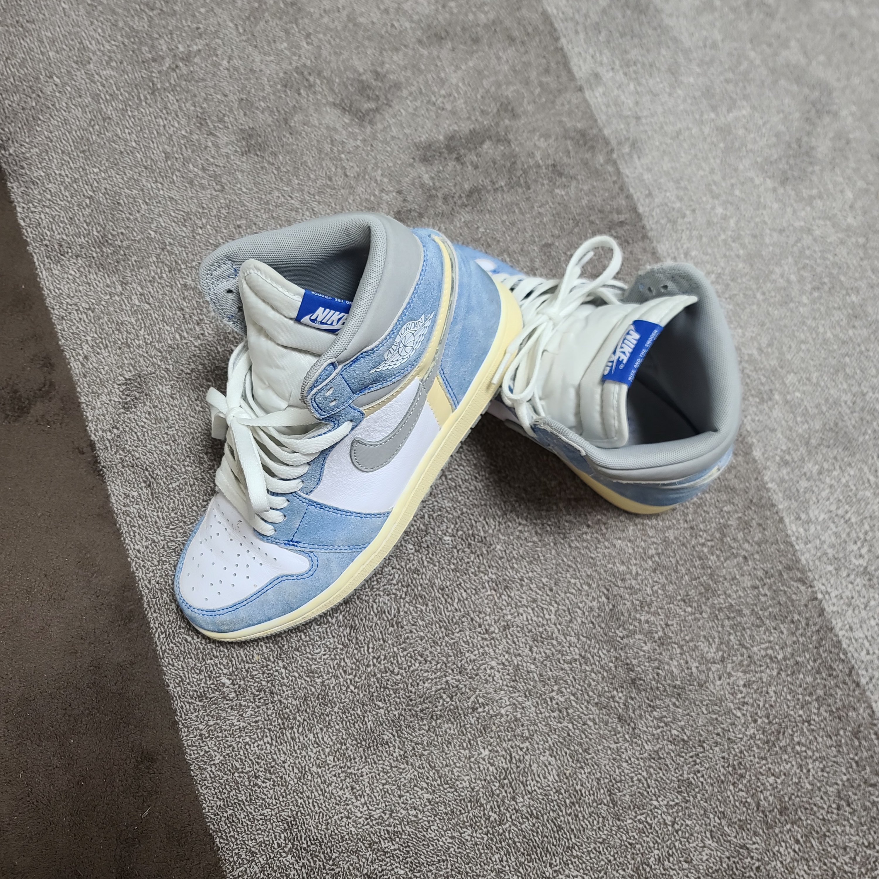 Jordan 1 Retro High OG Hyper Royal 착용 스타일