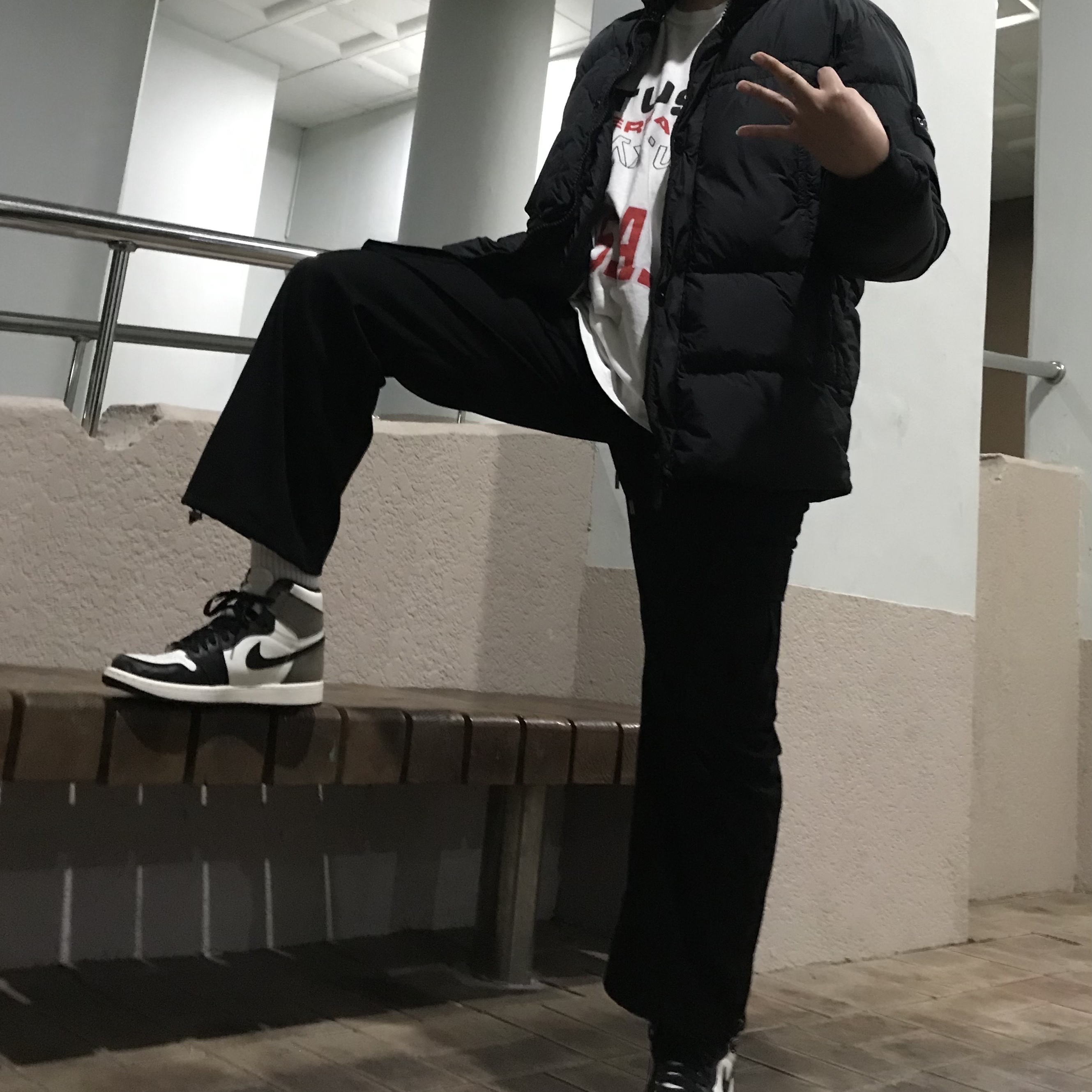 Jordan 1 Retro High OG Black Mocha, Stone Island 40123 Garment Dyed Crinkle Reps Down Jacket Black - 20FW 착용 스타일