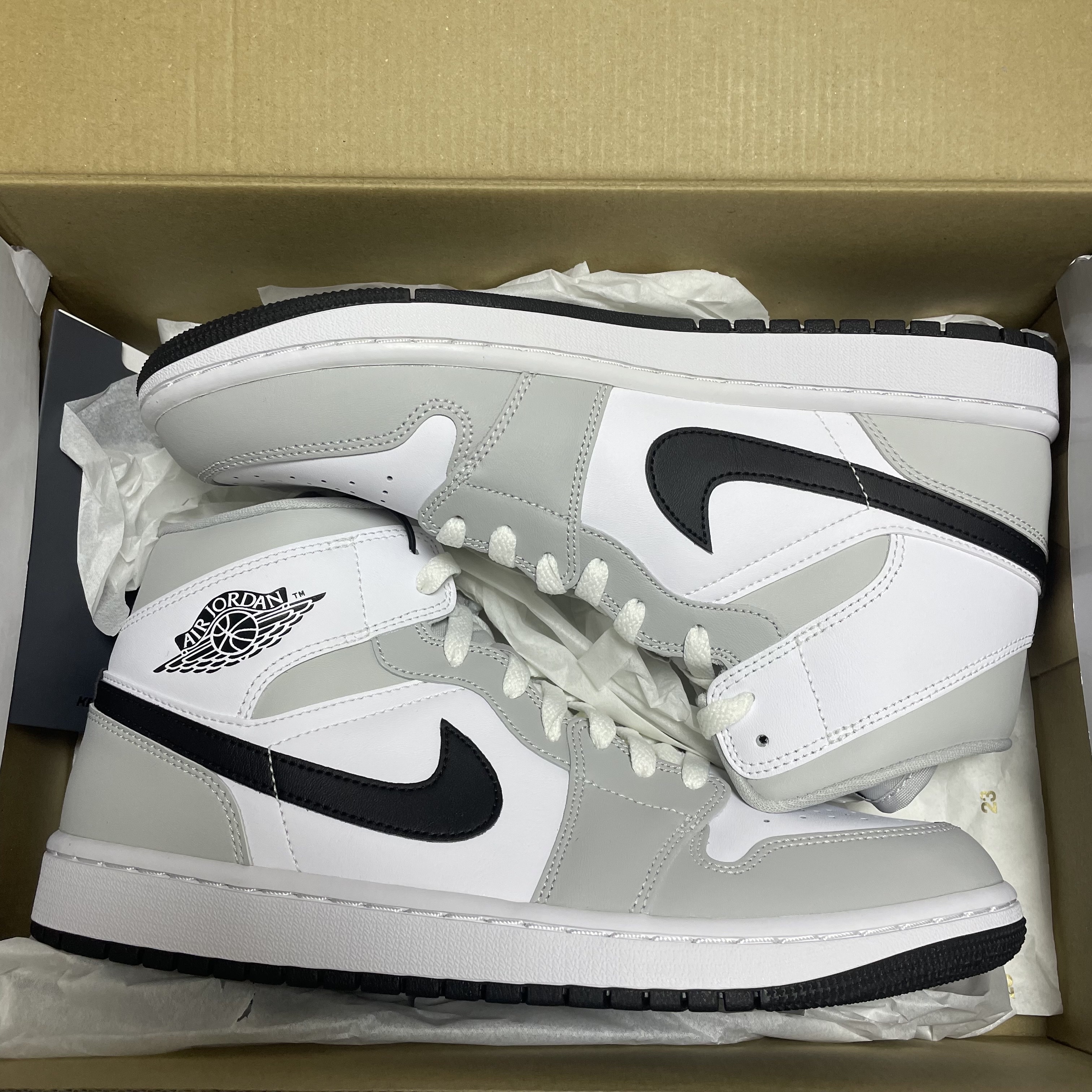 (W) Jordan 1 Mid Grey Fog 착용 스타일 - 2