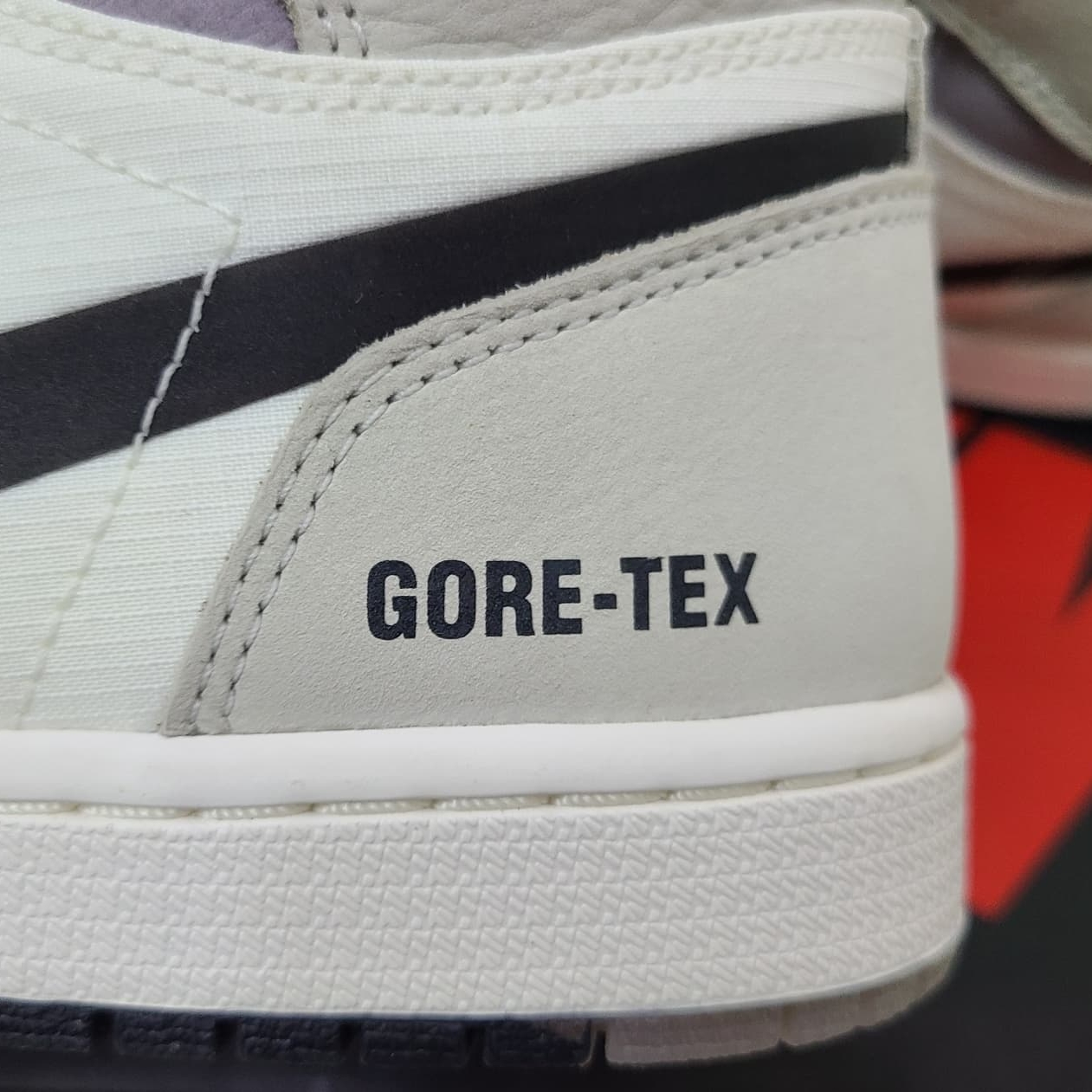 Jordan 1 Element Gore-Tex Sail 착용 스타일 - 4