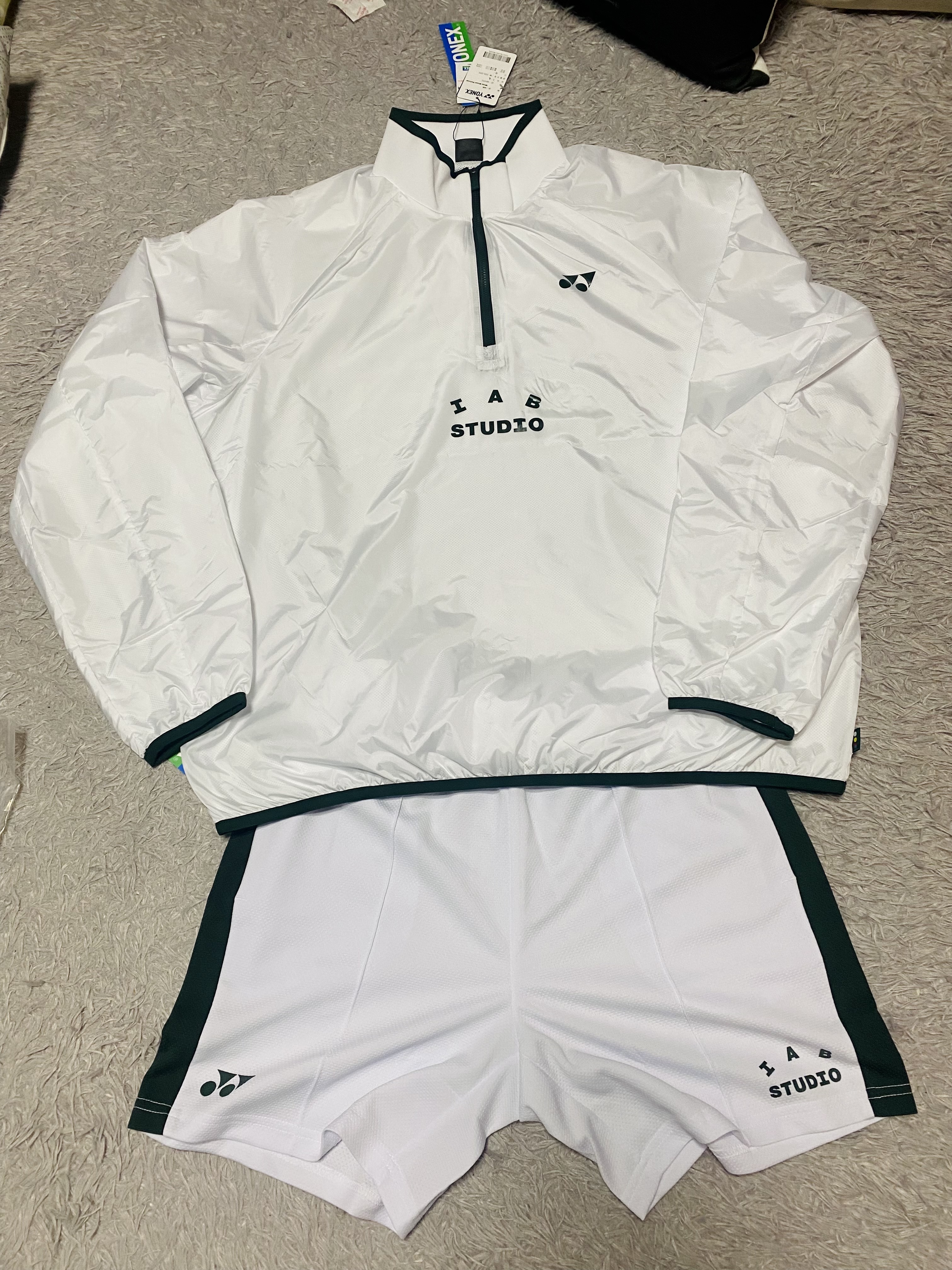 IAB Studio x Yonex Woven Pullover White, IAB Studio x Yonex Game Shorts White 착용 스타일