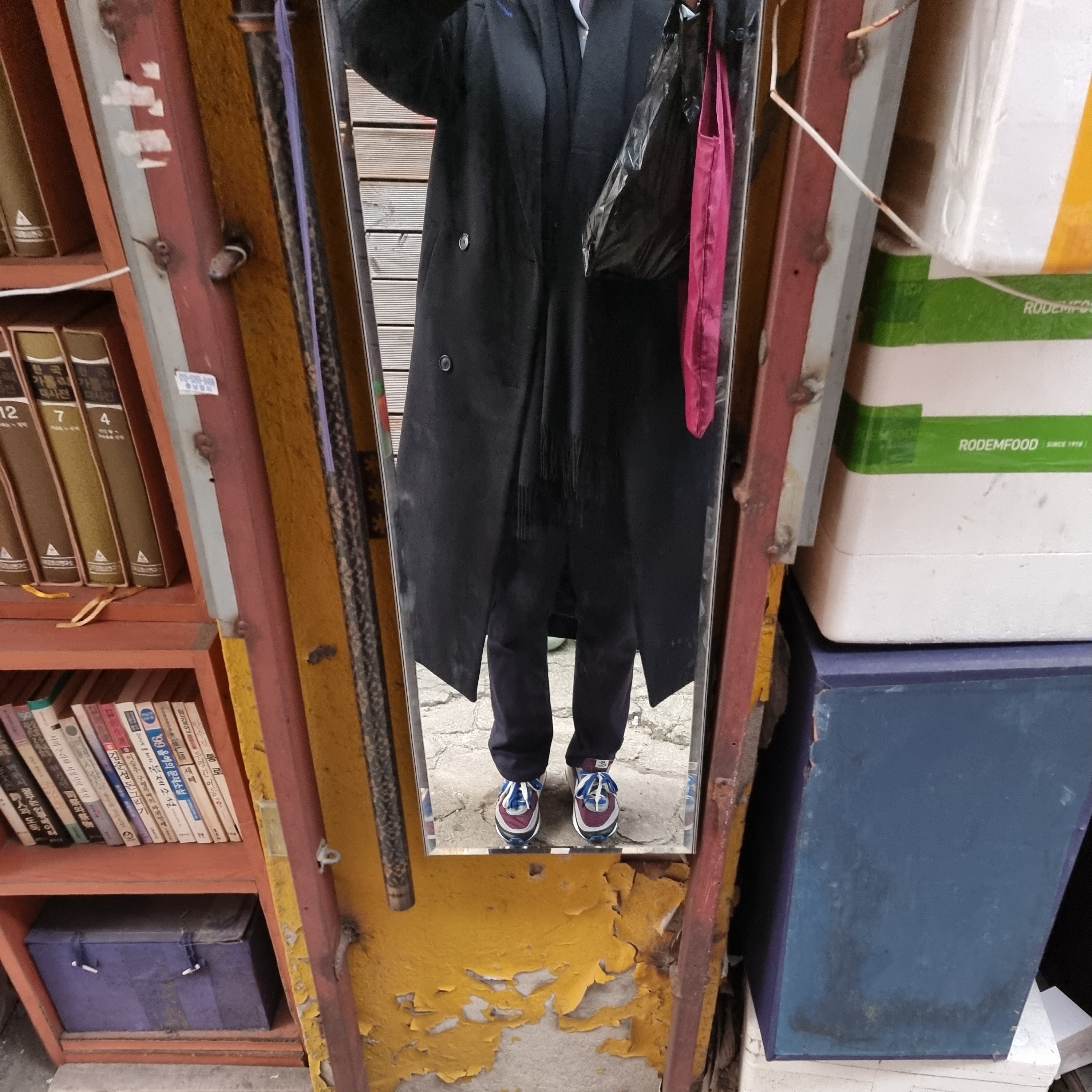 Nike x Sacai x Undercover LDWaffle Night Maroon Team Royal, Zara x Ader Error Oversized Wool Coat Black 착용 스타일 - 1