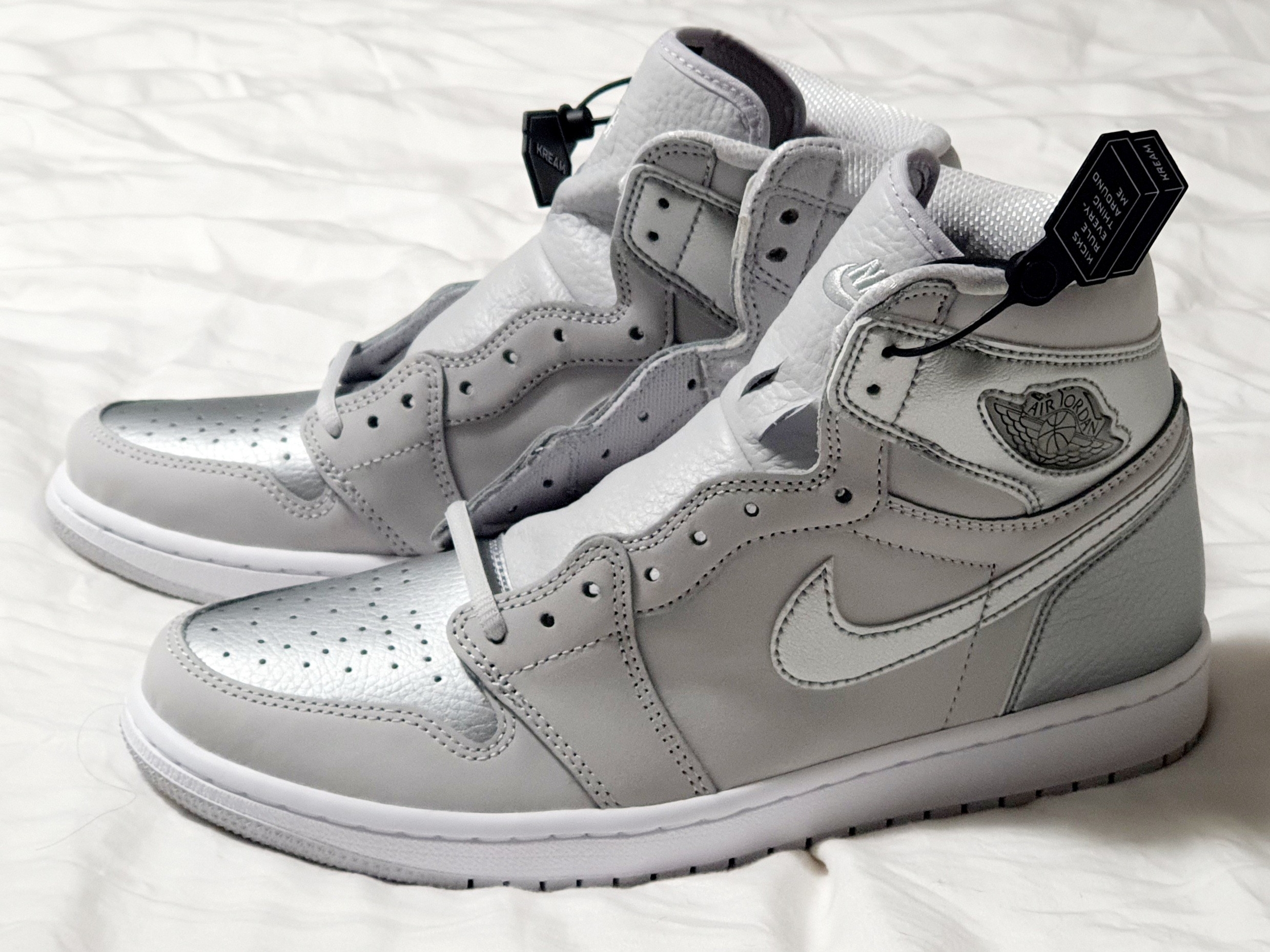 Jordan 1 Retro High OG CO.JP Neutral Grey 착용 스타일 - 3