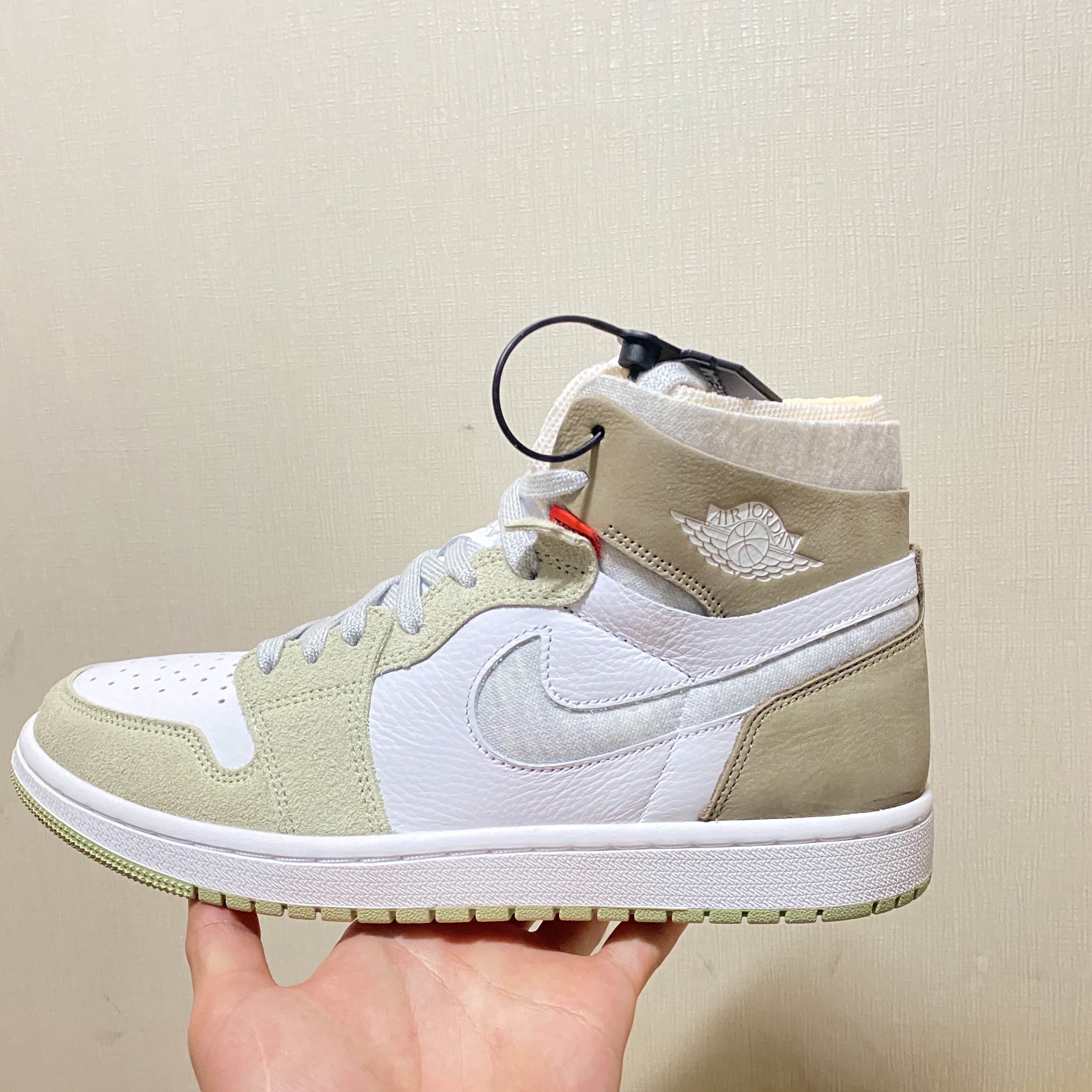(W) Jordan 1 Zoom Air CMFT Olive Aura 착용 스타일