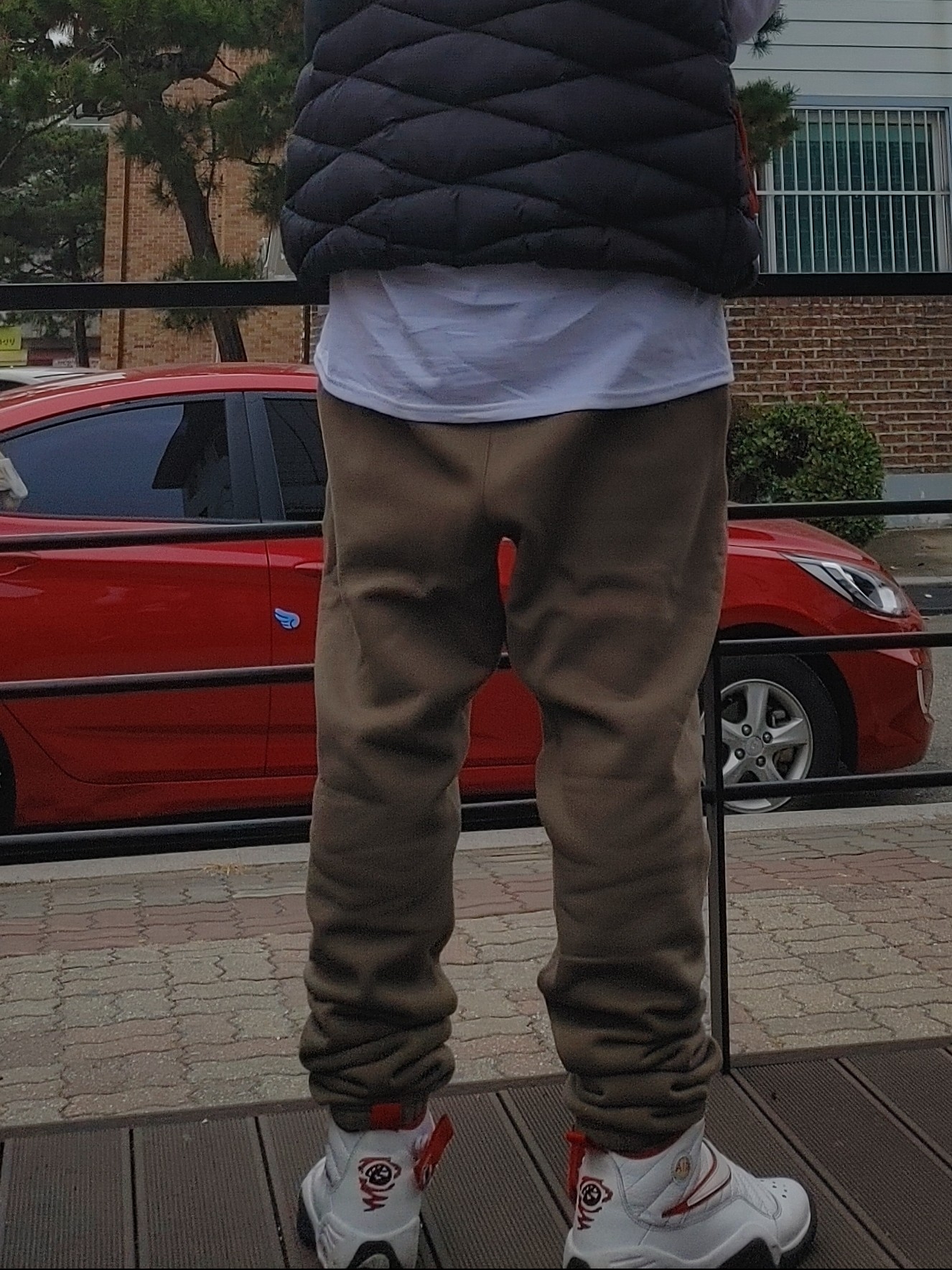 Essentials Sweatpants Harvest - 21FW, Nike Air Shake NDestrukt White Red 착용 스타일 - 2