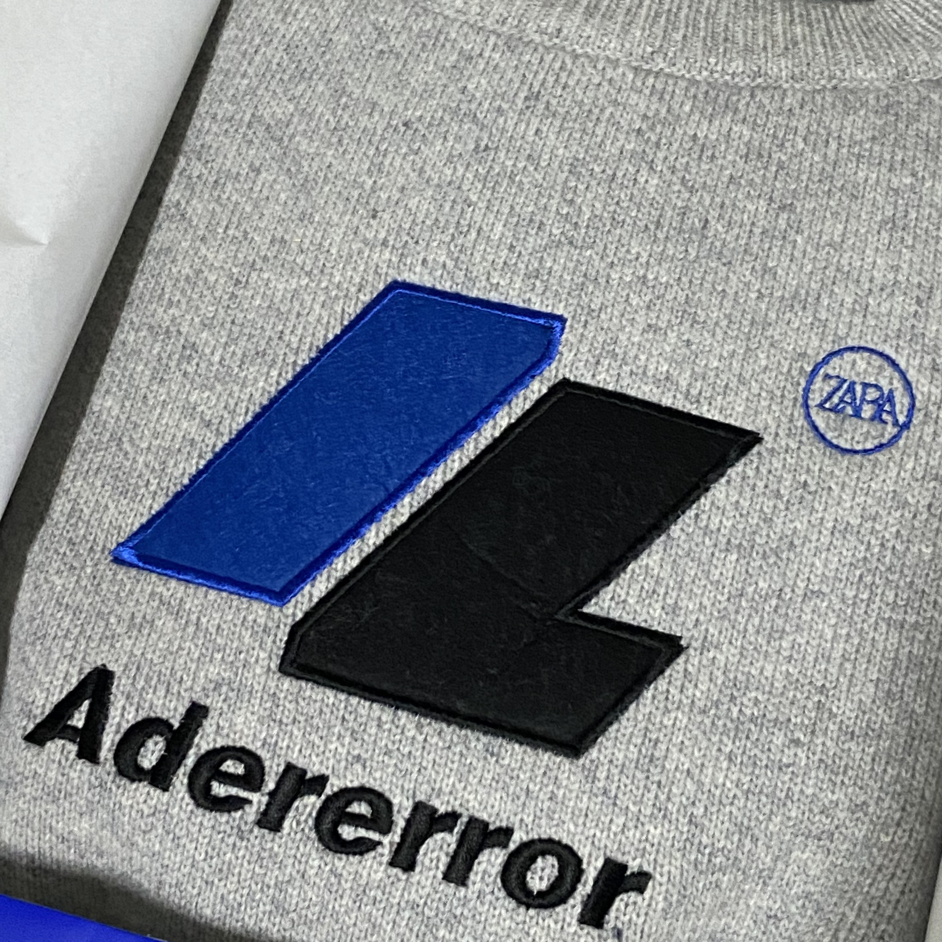 Zara x Ader Error Oversize Sweater Grey 착용 스타일