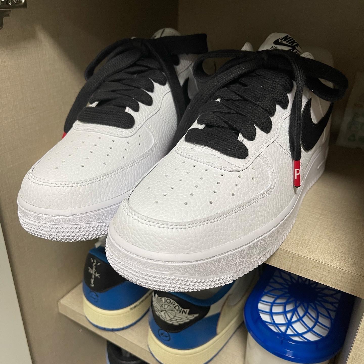 Nike Air Force 1 '07 White Black 착용 스타일 - 2