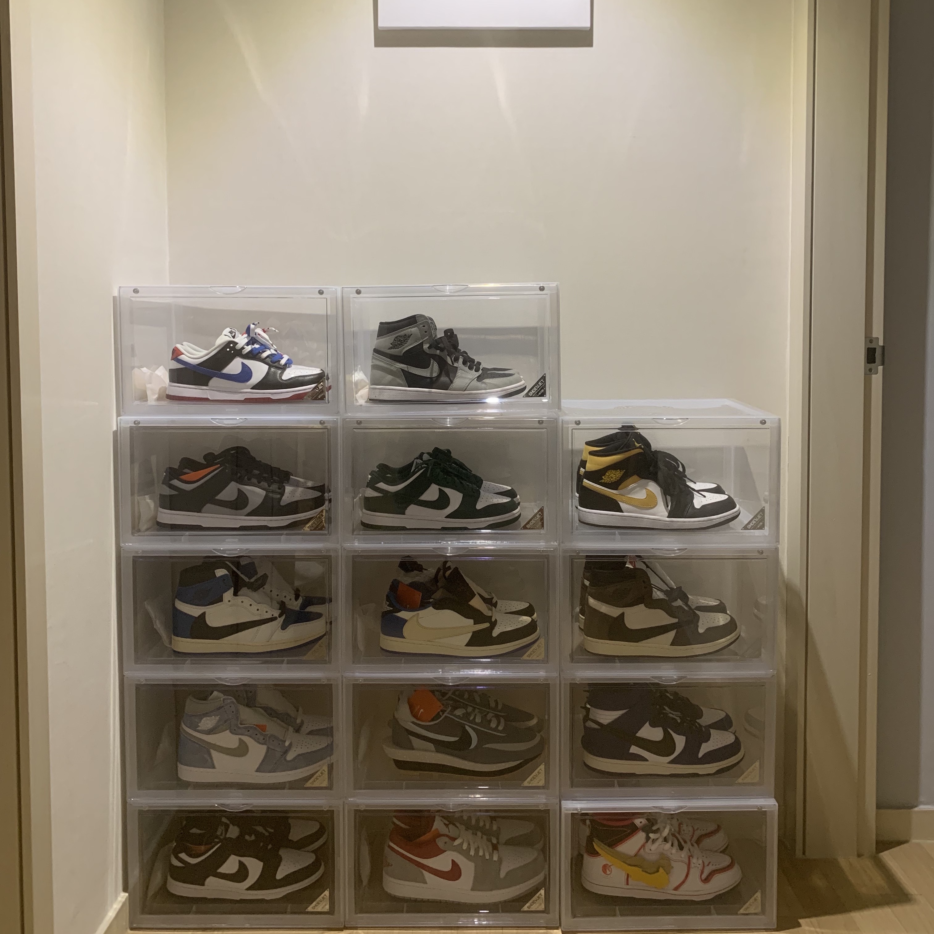 Jordan 1 x Travis Scott x Fragment Retro Low OG SP Military Blue, Jordan 1 x Travis Scott Retro High OG SP Mocha 착용 스타일