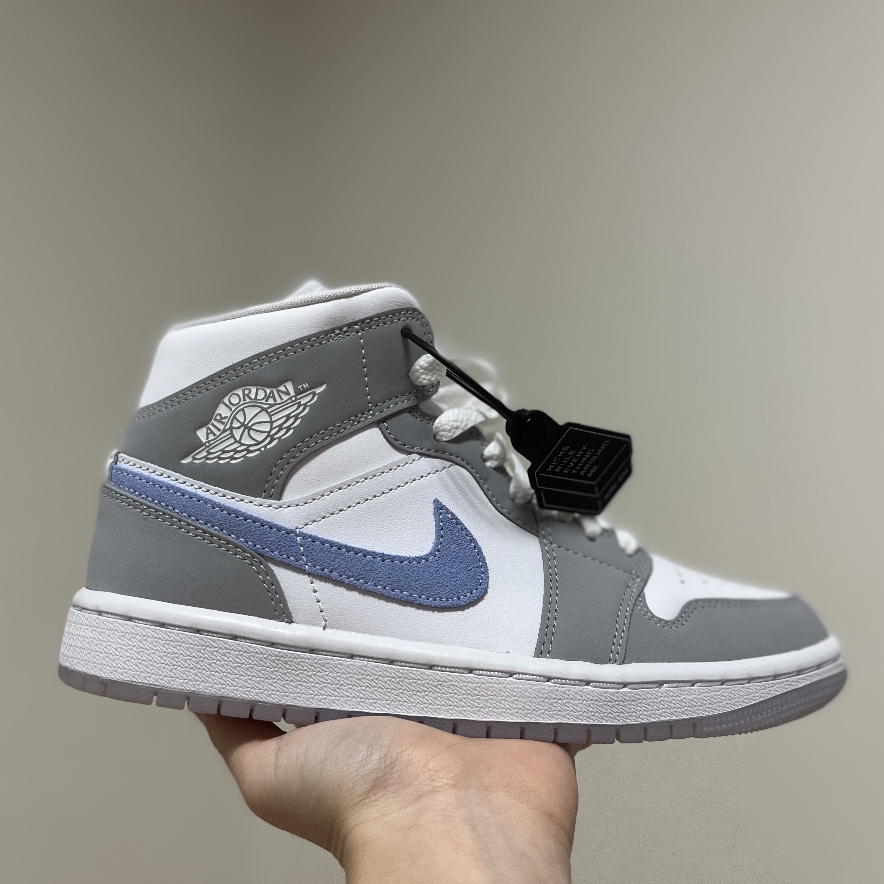 (W) Jordan 1 Mid Wolf Grey 착용 스타일 - 2