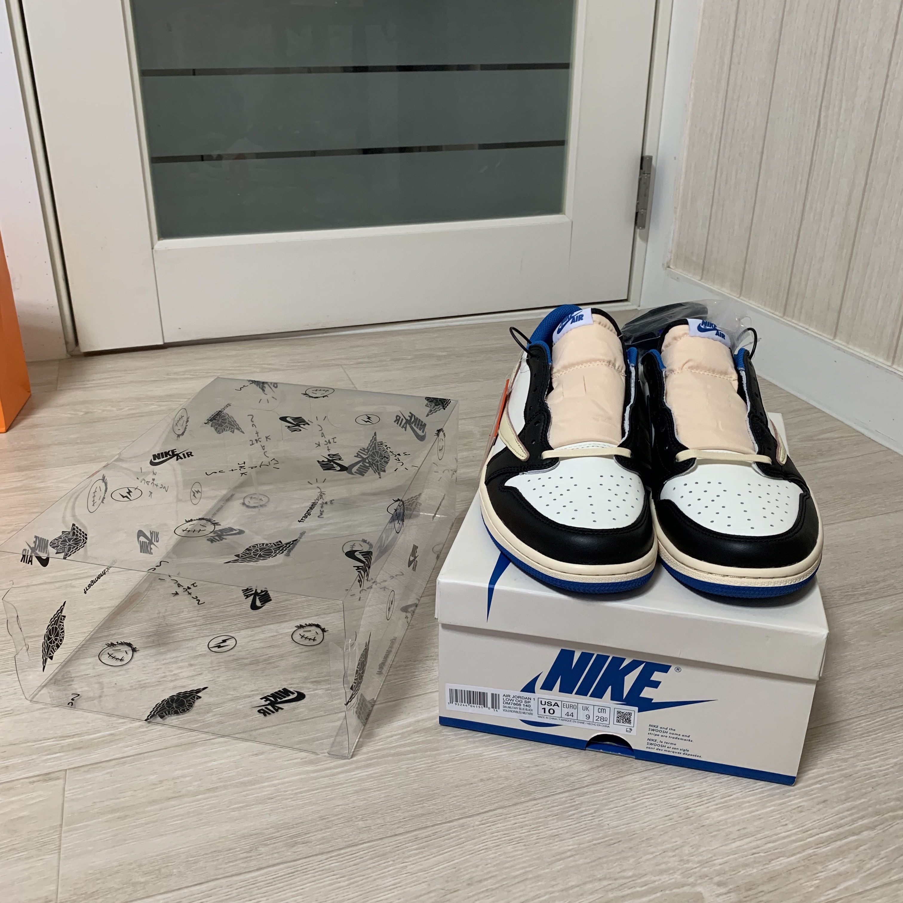 Jordan 1 x Travis Scott x Fragment Retro Low OG SP Military Blue 착용 스타일 - 3