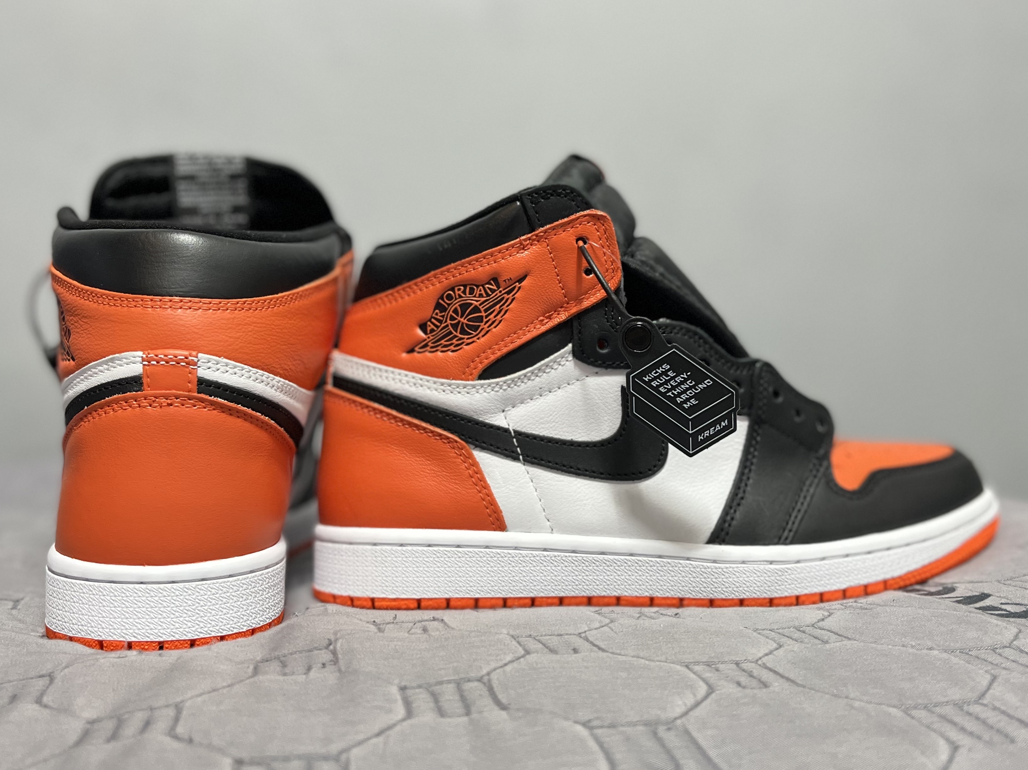 Jordan 1 Retro High OG Electro Orange, (GS) Jordan 1 Retro High OG Electro Orange 착용 스타일 - 2