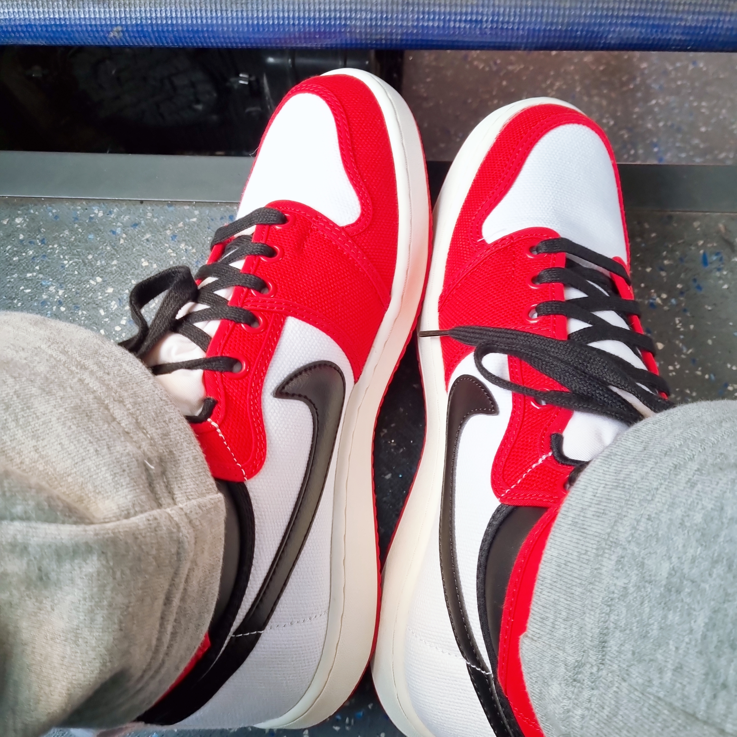 Jordan 1 KO Chicago 2021 착용 스타일 - 3