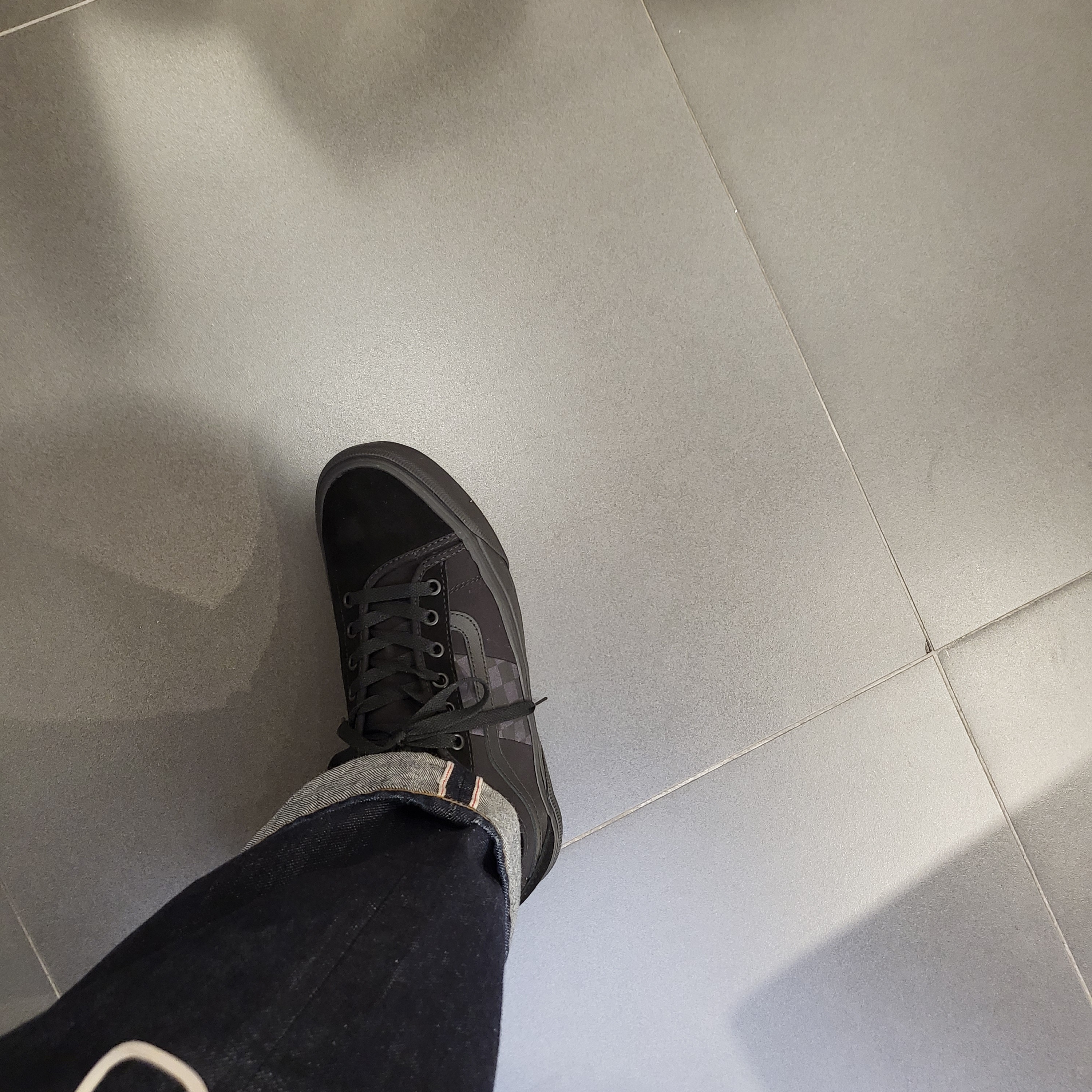 Vans Bess Ni Black Asphalt, New Balance x J.Crew 1400 Made in USA Black Orange 착용 스타일 - 2