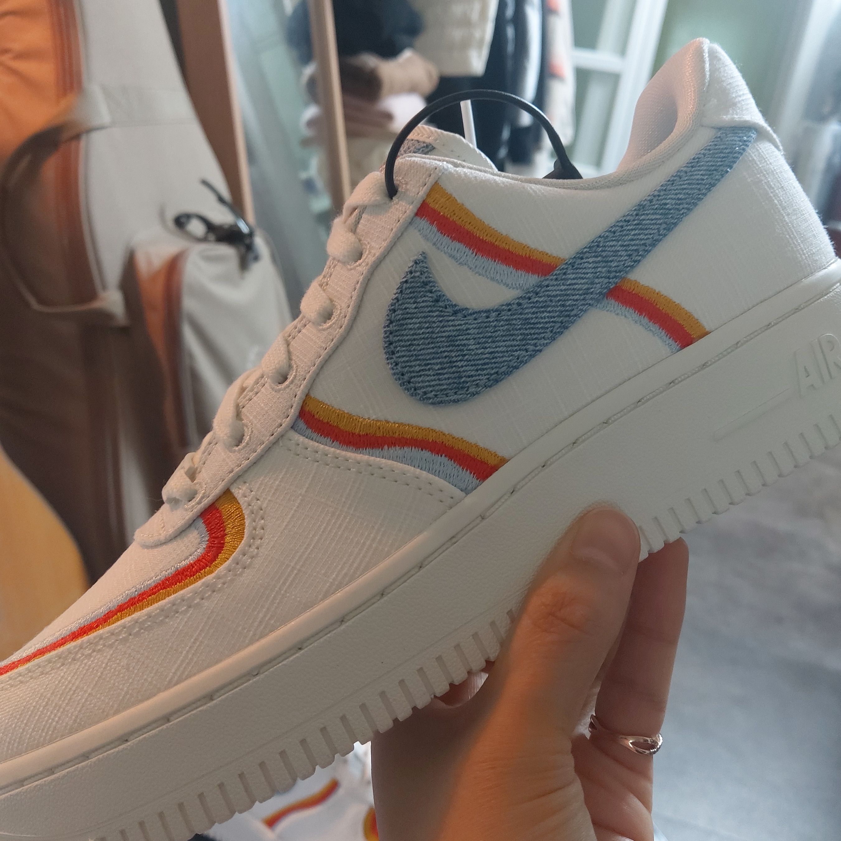 (W) Nike Air Force 1 '07 LV8 Sail Light Armory Blue 착용 스타일 - 4