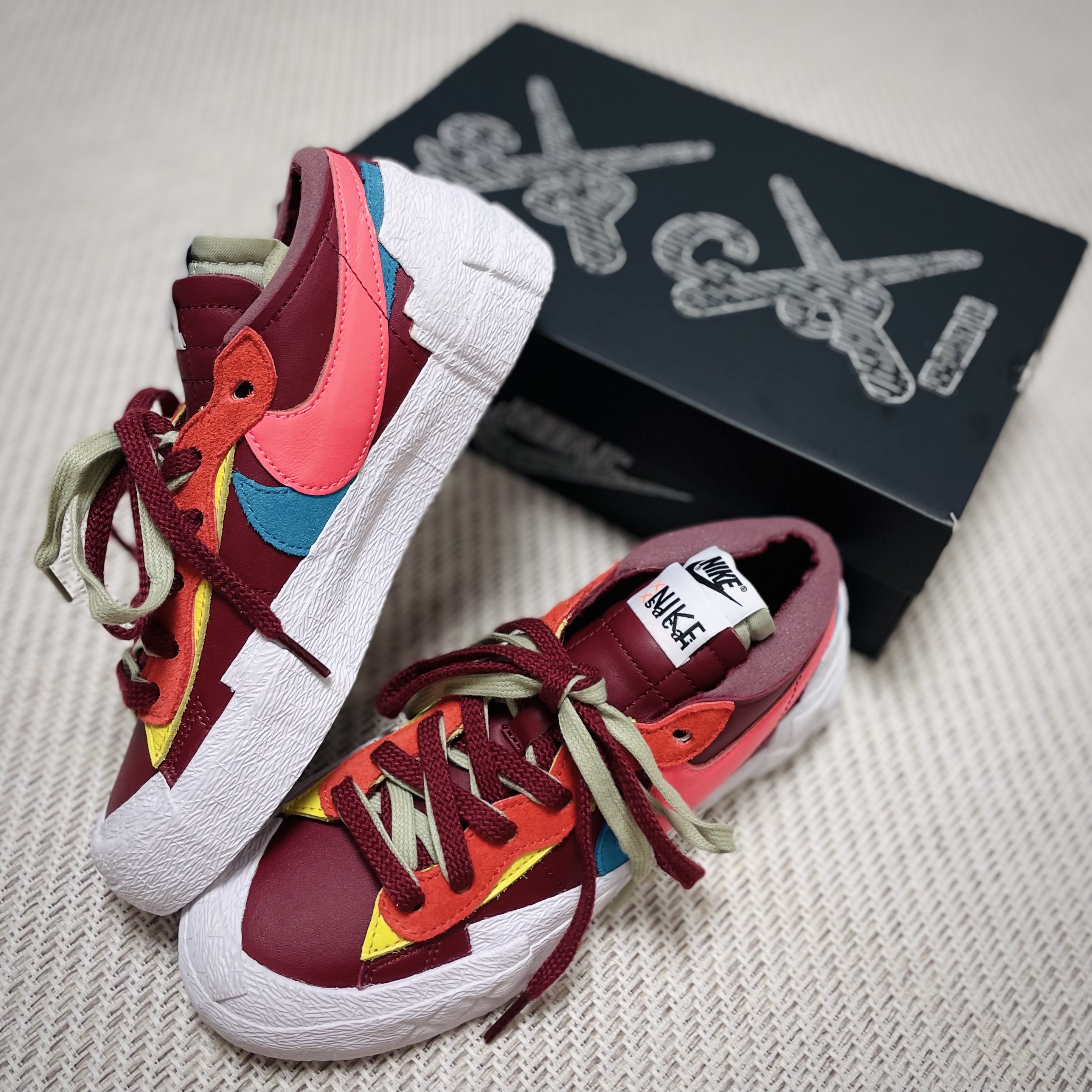 Nike x Sacai x Kaws Blazer Low Team Red 착용 스타일