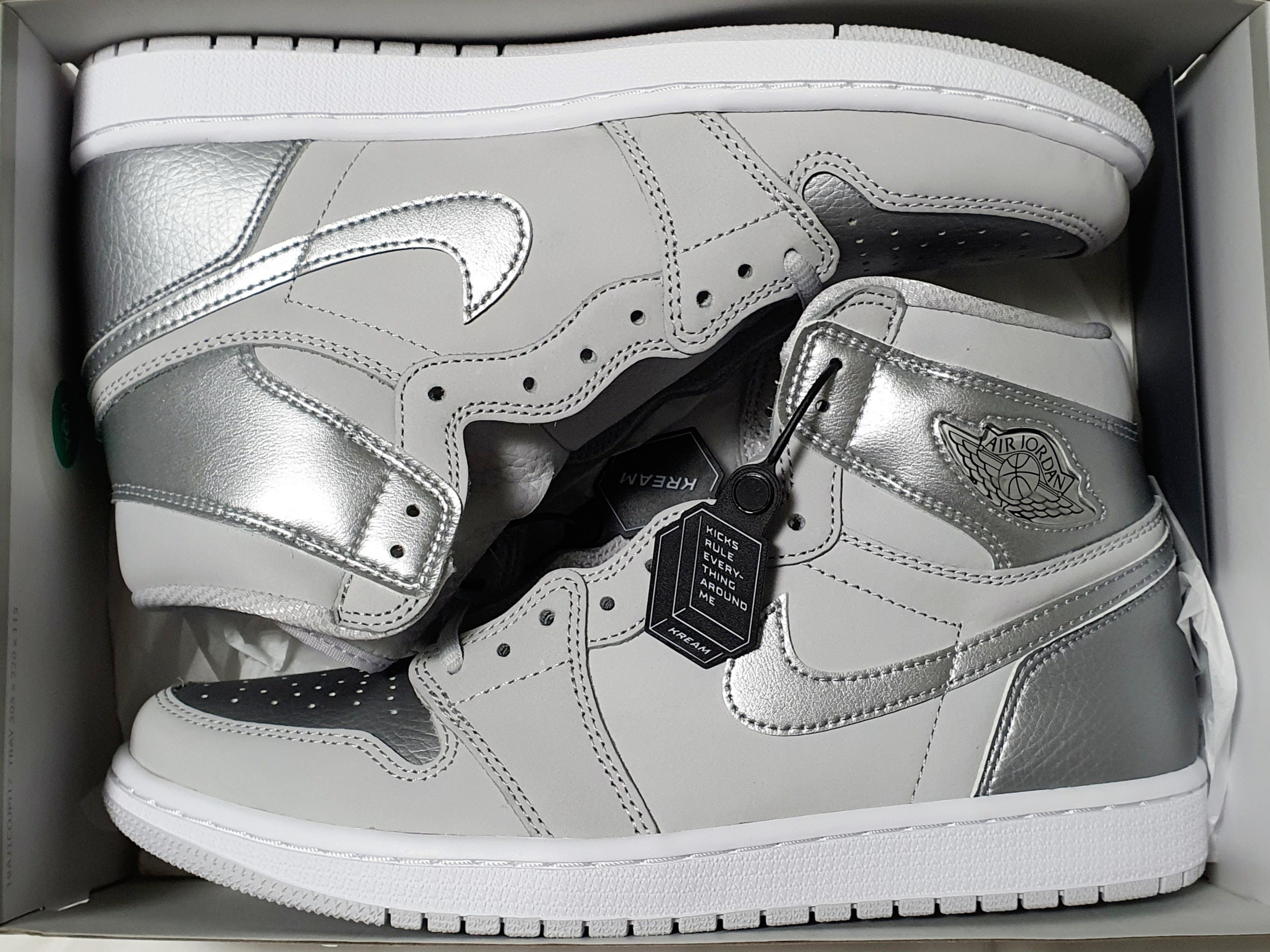 Jordan 1 Retro High OG CO.JP Neutral Grey 착용 스타일 - 2