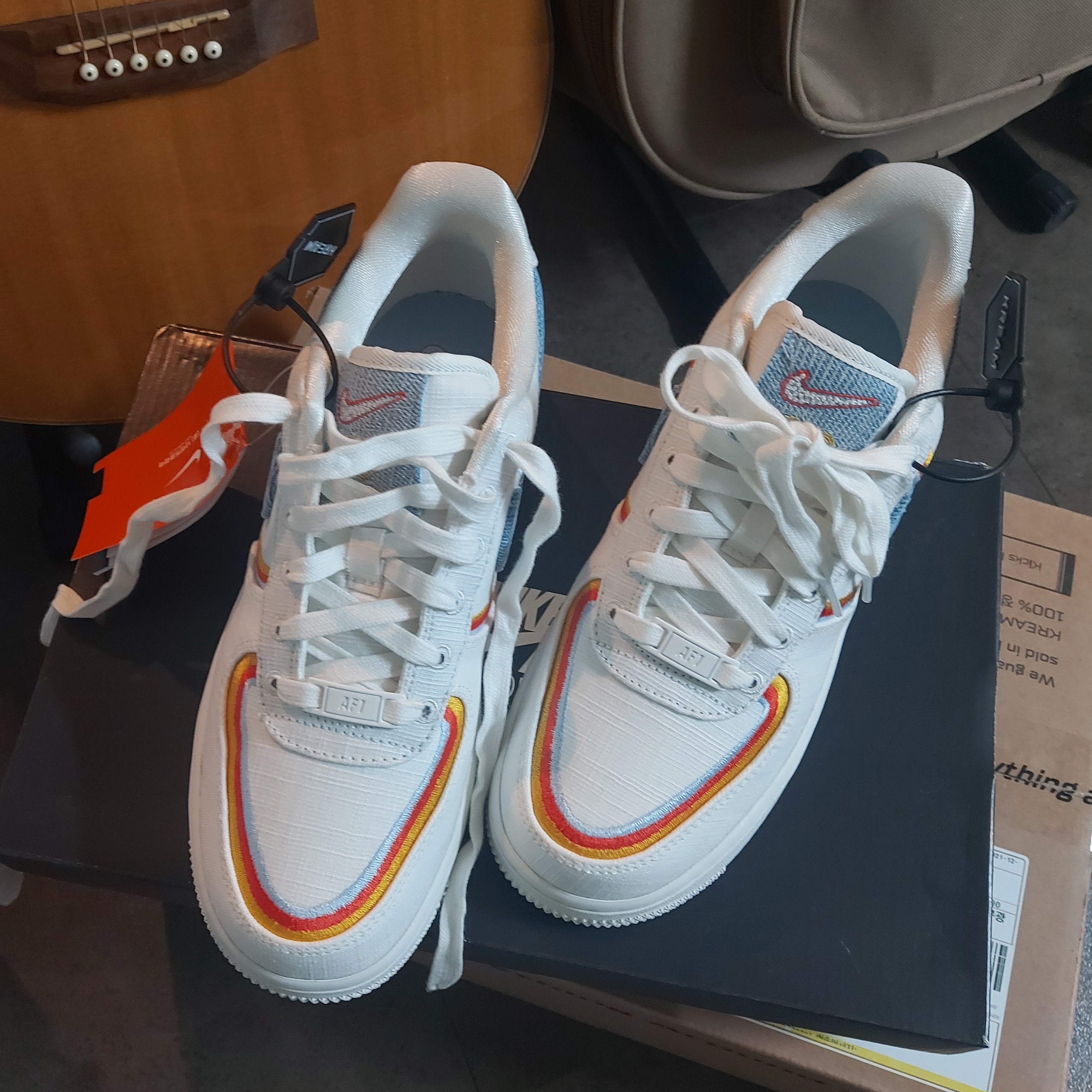 (W) Nike Air Force 1 '07 LV8 Sail Light Armory Blue 착용 스타일 - 2
