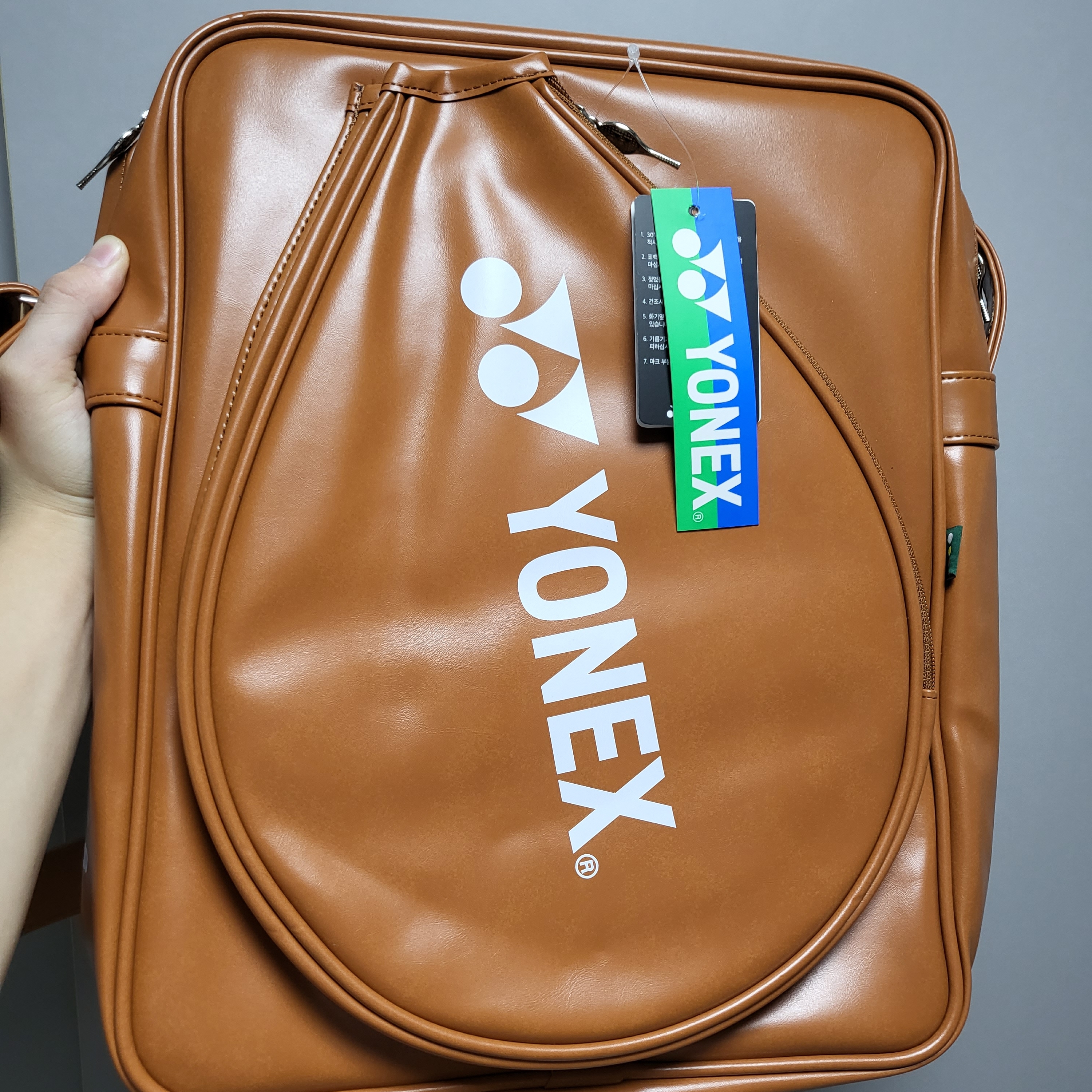 IAB Studio x Yonex Racquet Bag Caramel 착용 스타일 - 1
