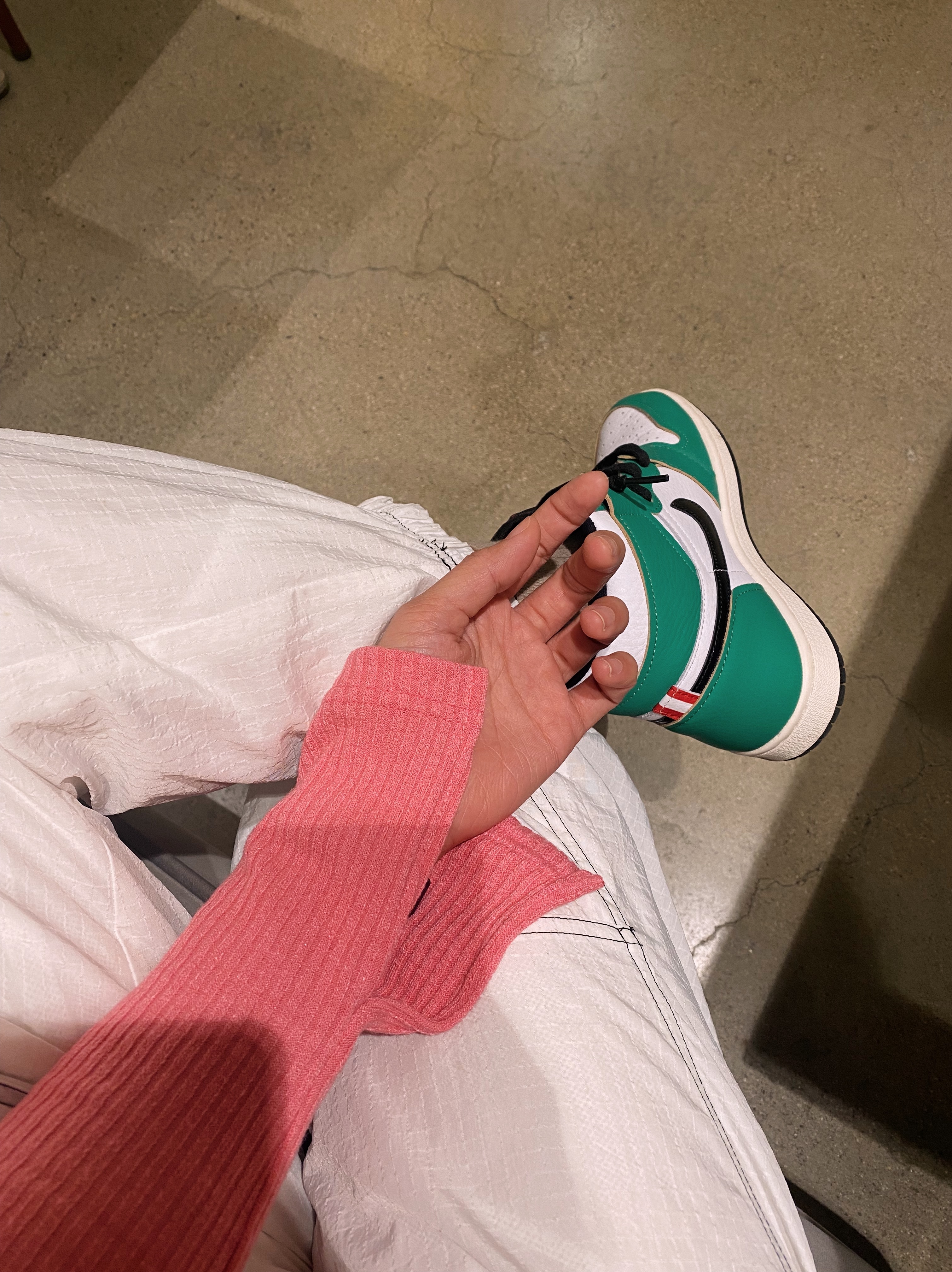 (W) Jordan 1 Retro High OG Lucky Green 착용 스타일 - 3