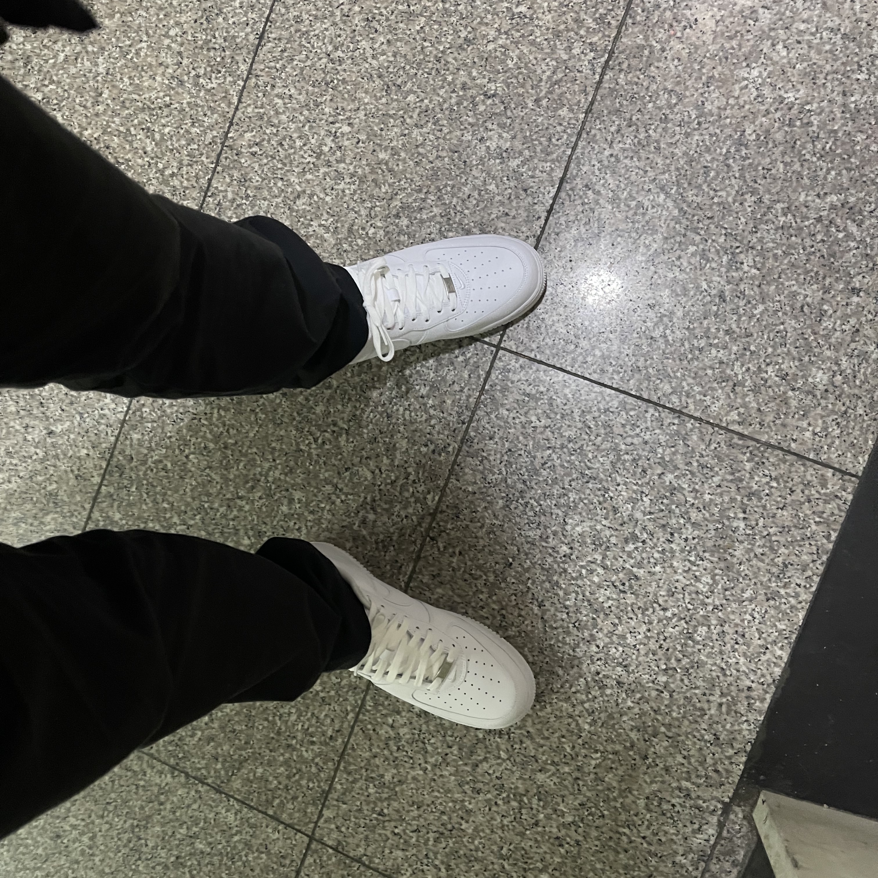 Nike x Supreme Air Force 1 Low White 착용 스타일 - 3