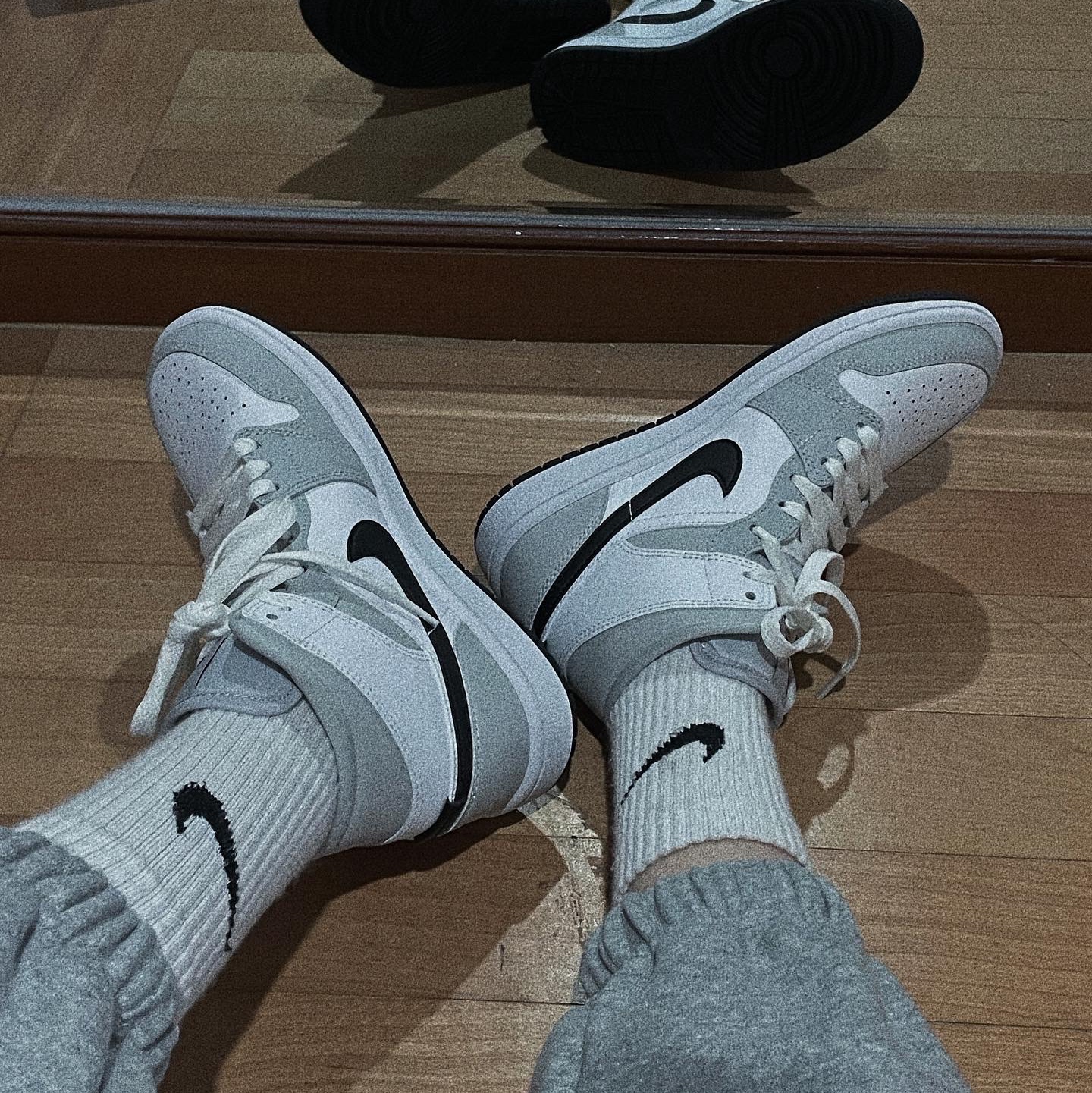 (W) Jordan 1 Mid Grey Fog 착용 스타일 - 3
