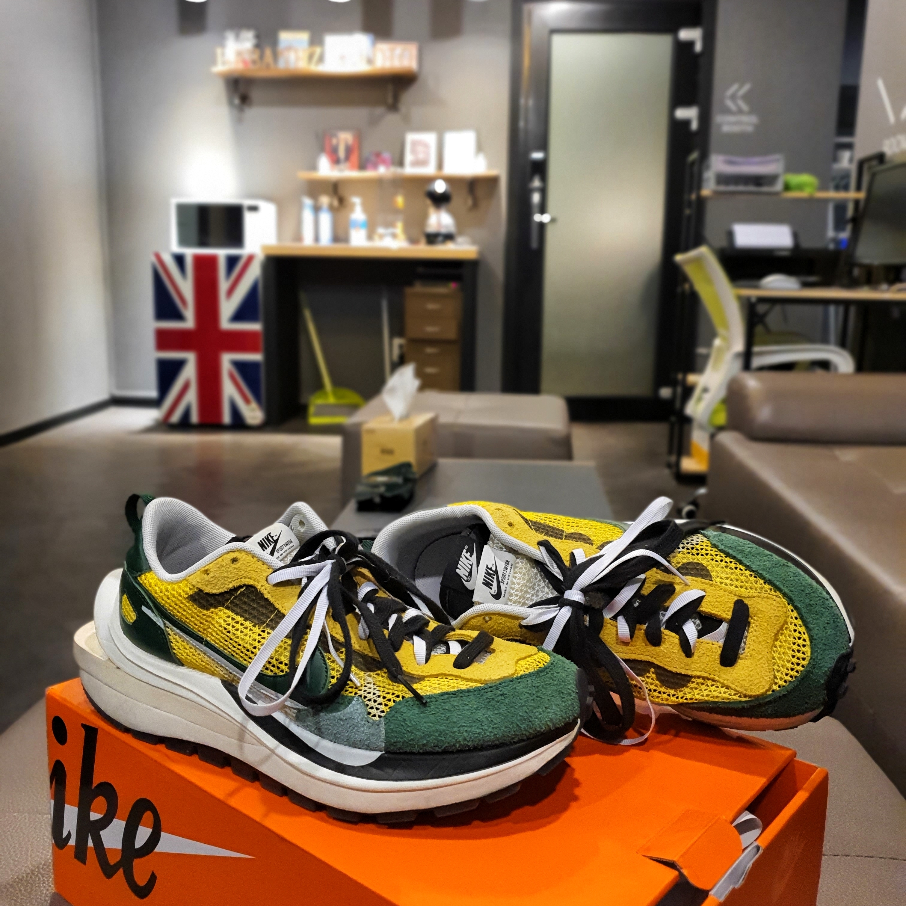 Nike x Sacai VaporWaffle Tour Yellow & Gorge Green Sail 착용 스타일